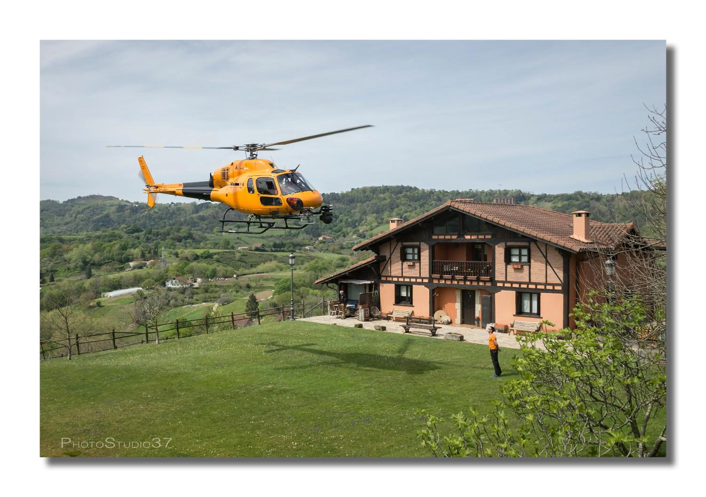 Property building in Kanpoeder - Adults Only