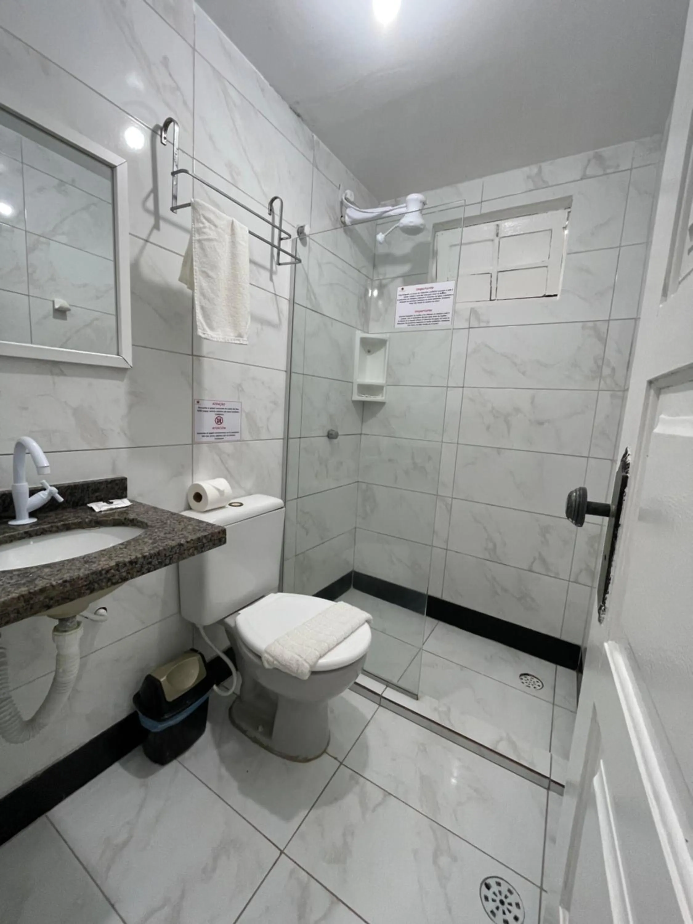 Bathroom in Pousada Girassol