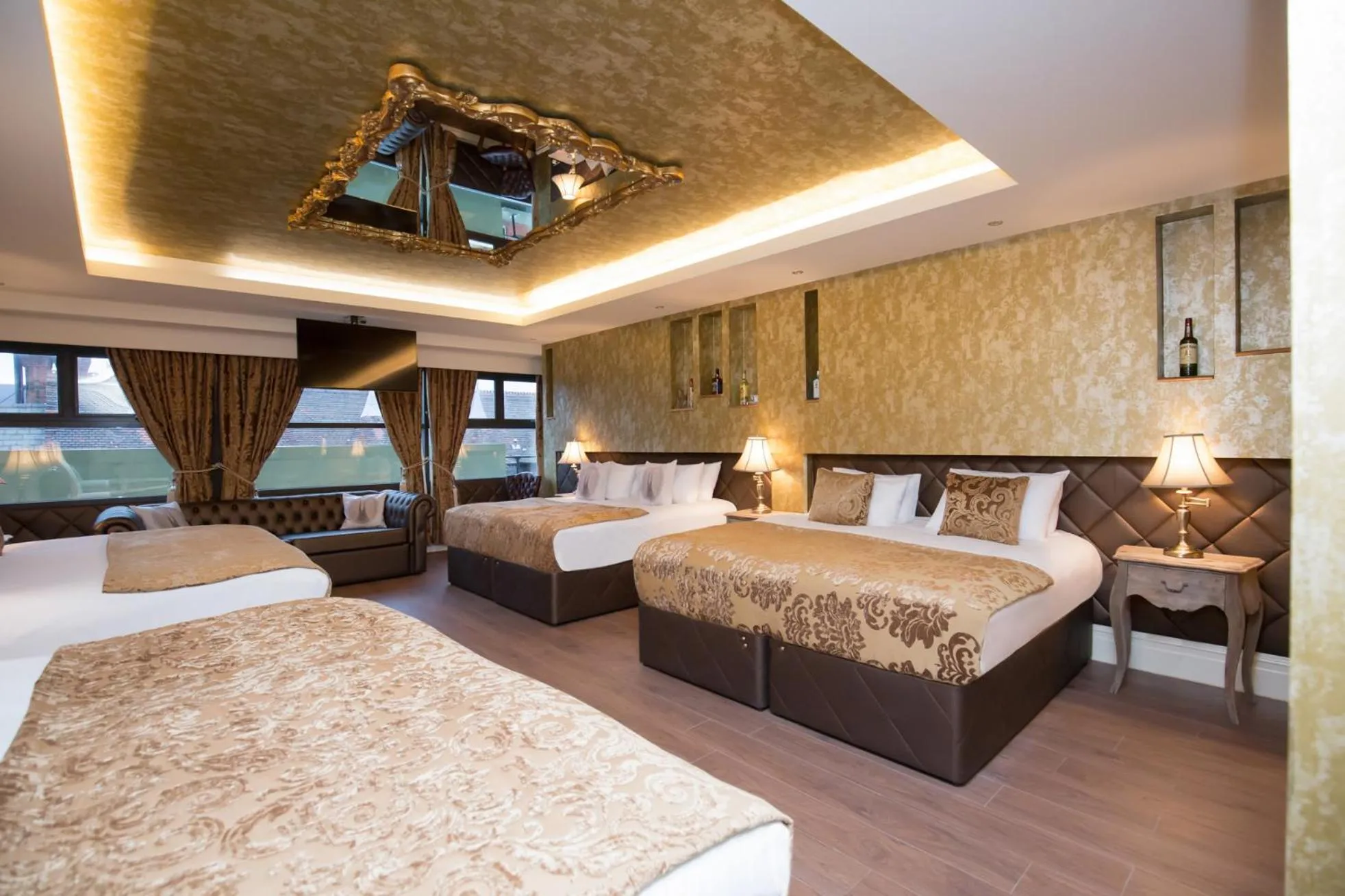 Bed in The Shankly Hotel