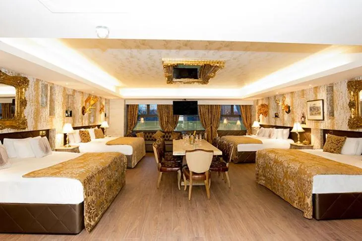 Bed in The Shankly Hotel