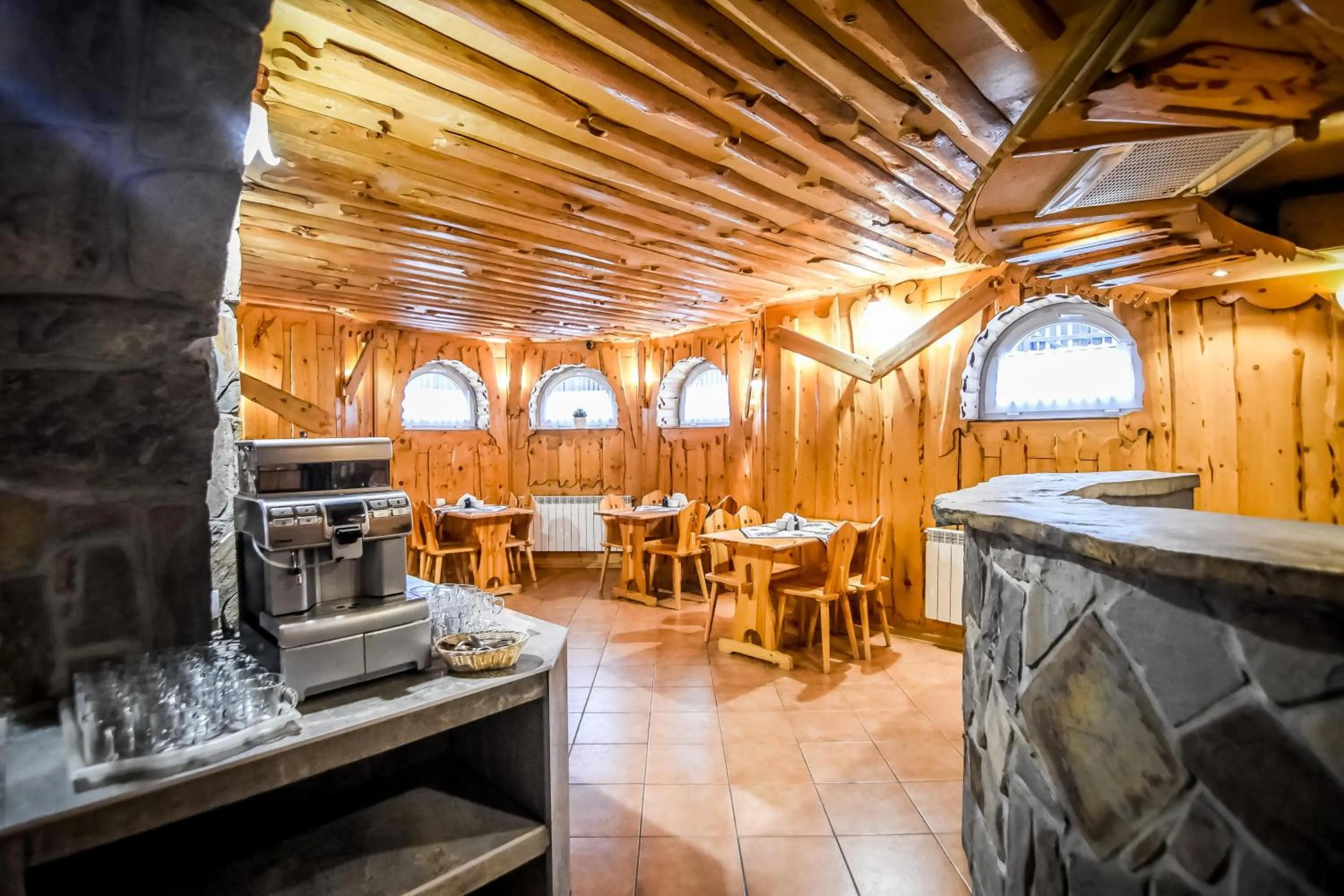 Restaurant/places to eat in Willa Znana - komfortowe noclegi 200 m od Krupówek