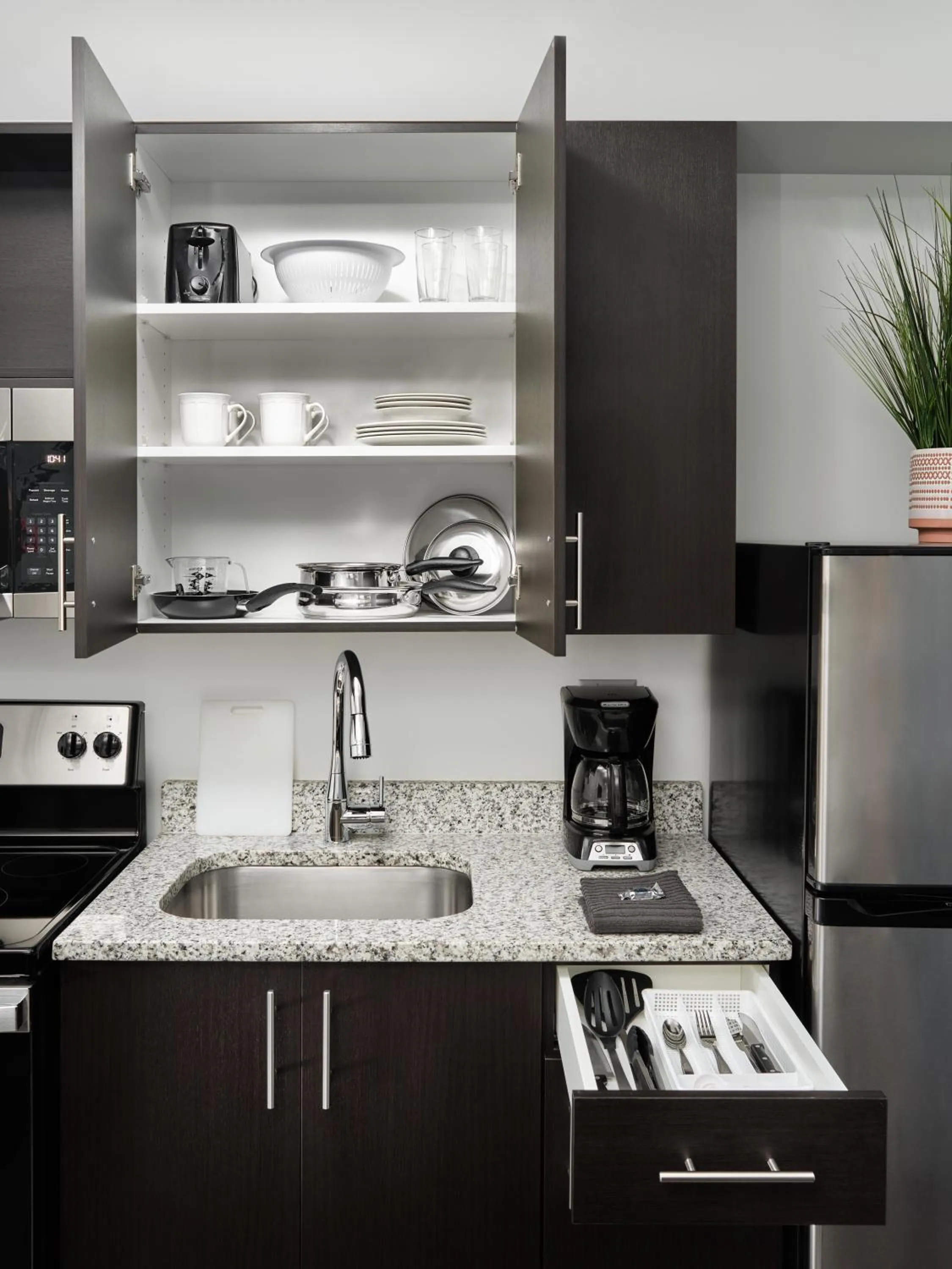 Kitchen or kitchenette in stayAPT Suites Fayetteville-Fort Bragg