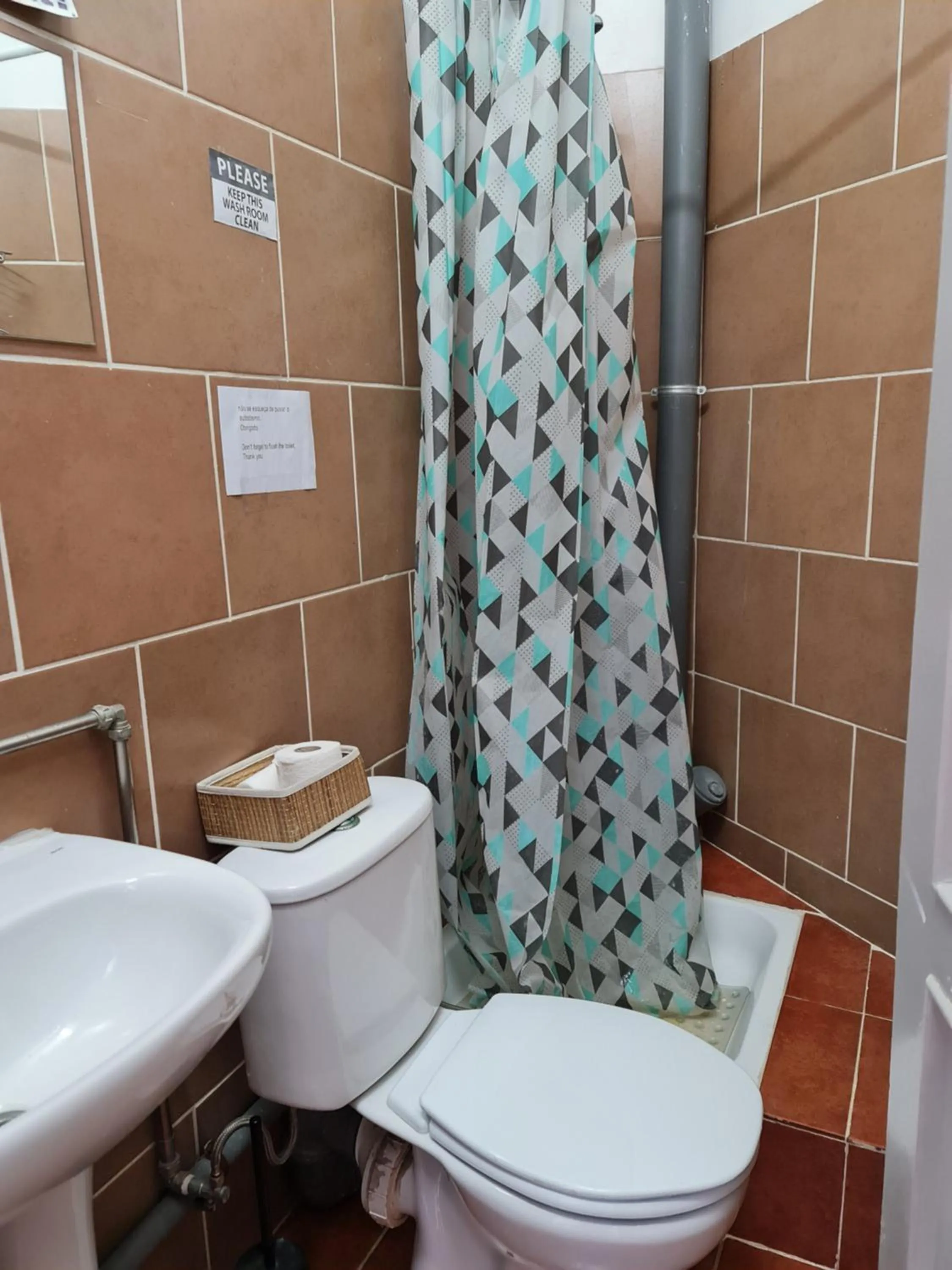 Shangri-La Hostel Anjos