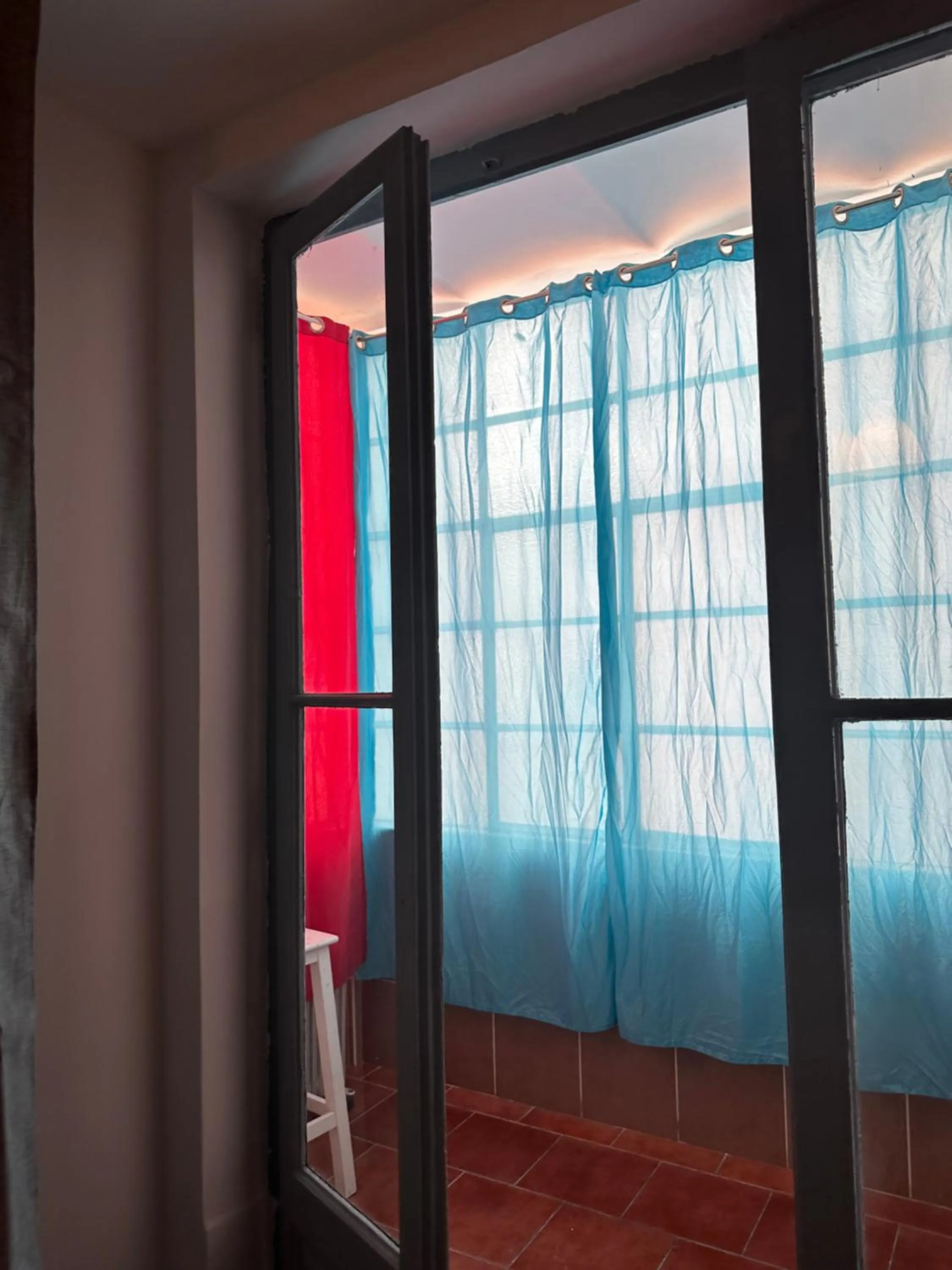 Shangri-La Hostel Anjos