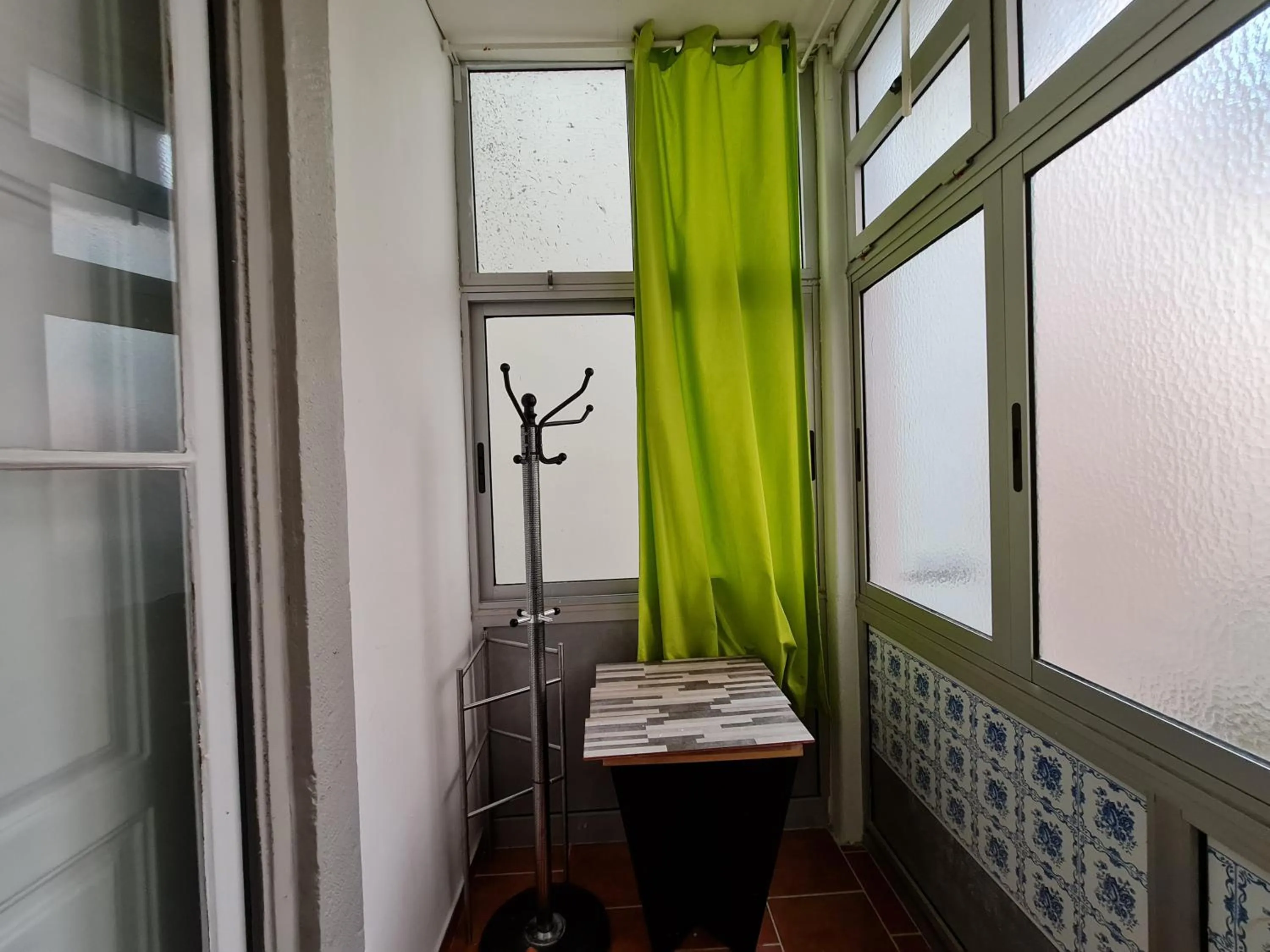 Shangri-La Hostel Anjos