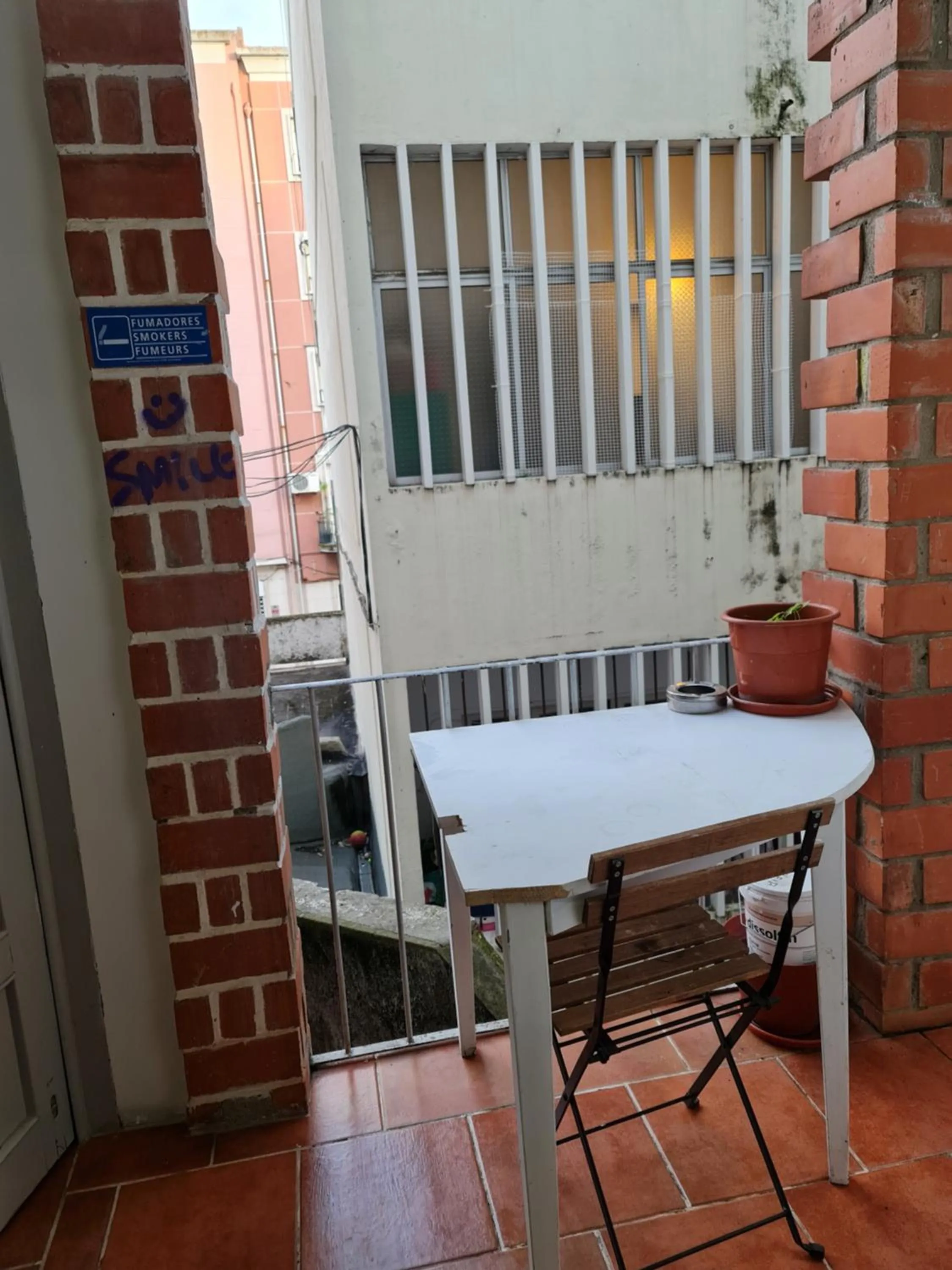 Shangri-La Hostel Anjos