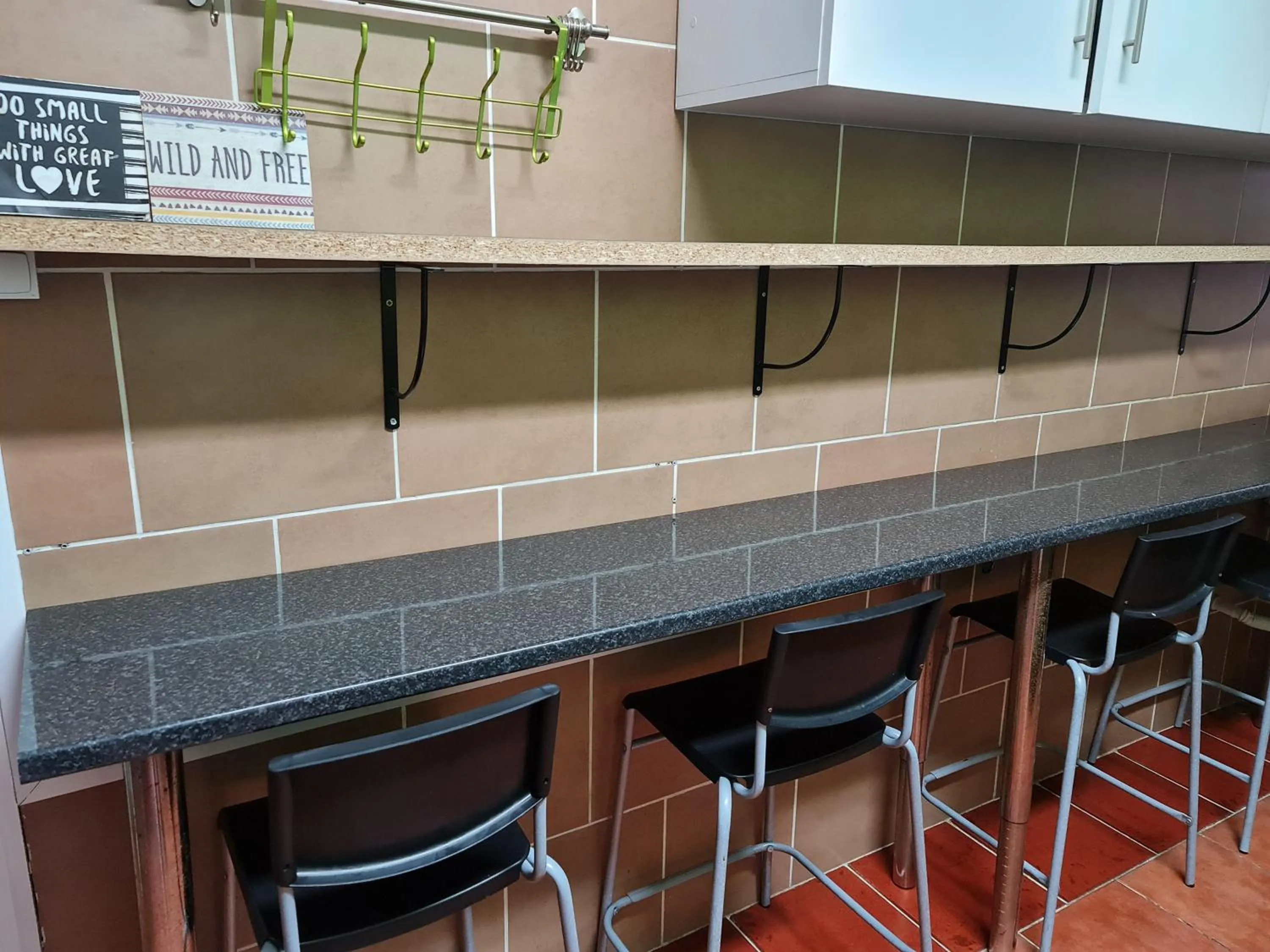 Shangri-La Hostel Anjos