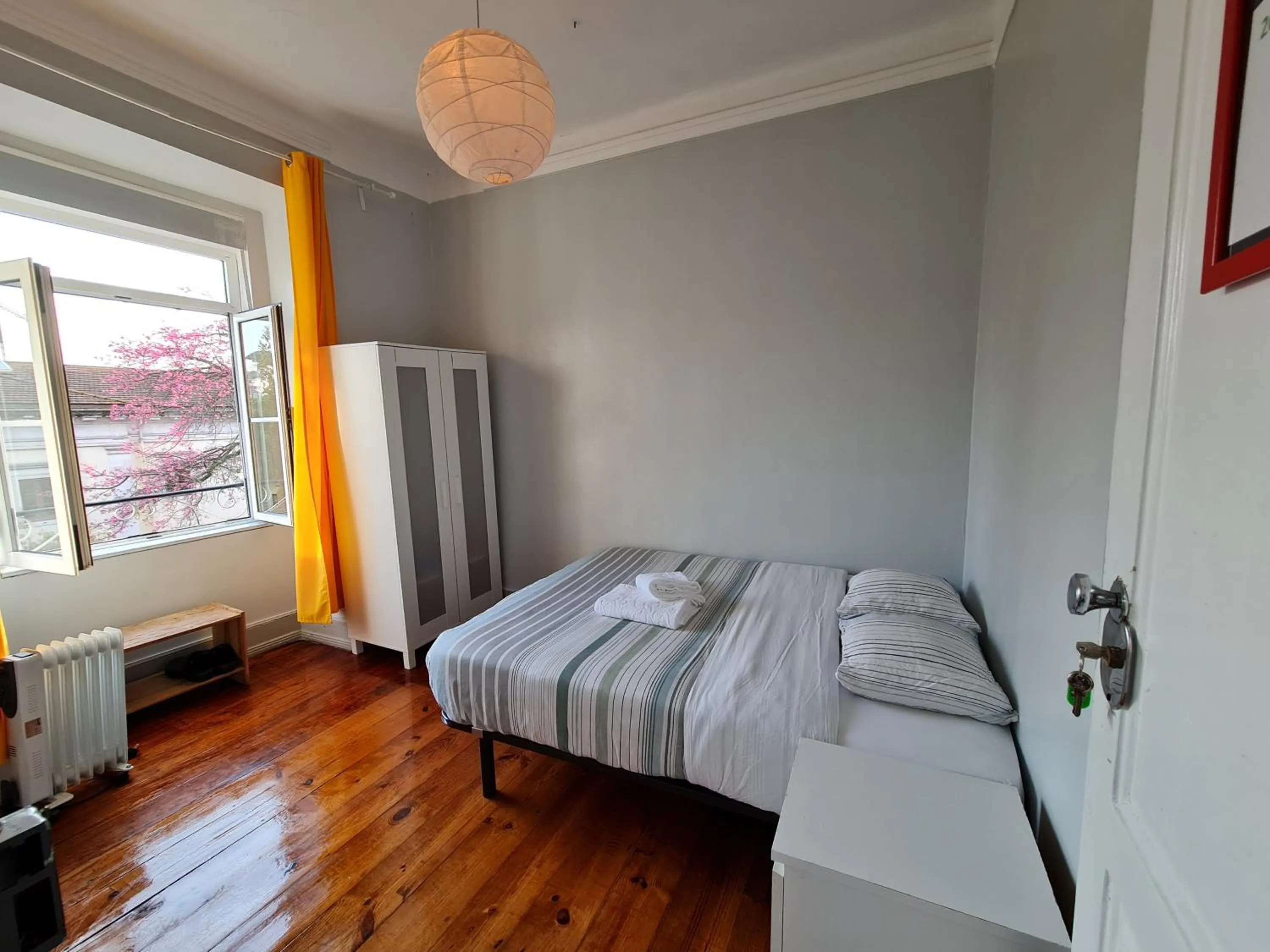 Bed in Shangri-La Hostel Anjos