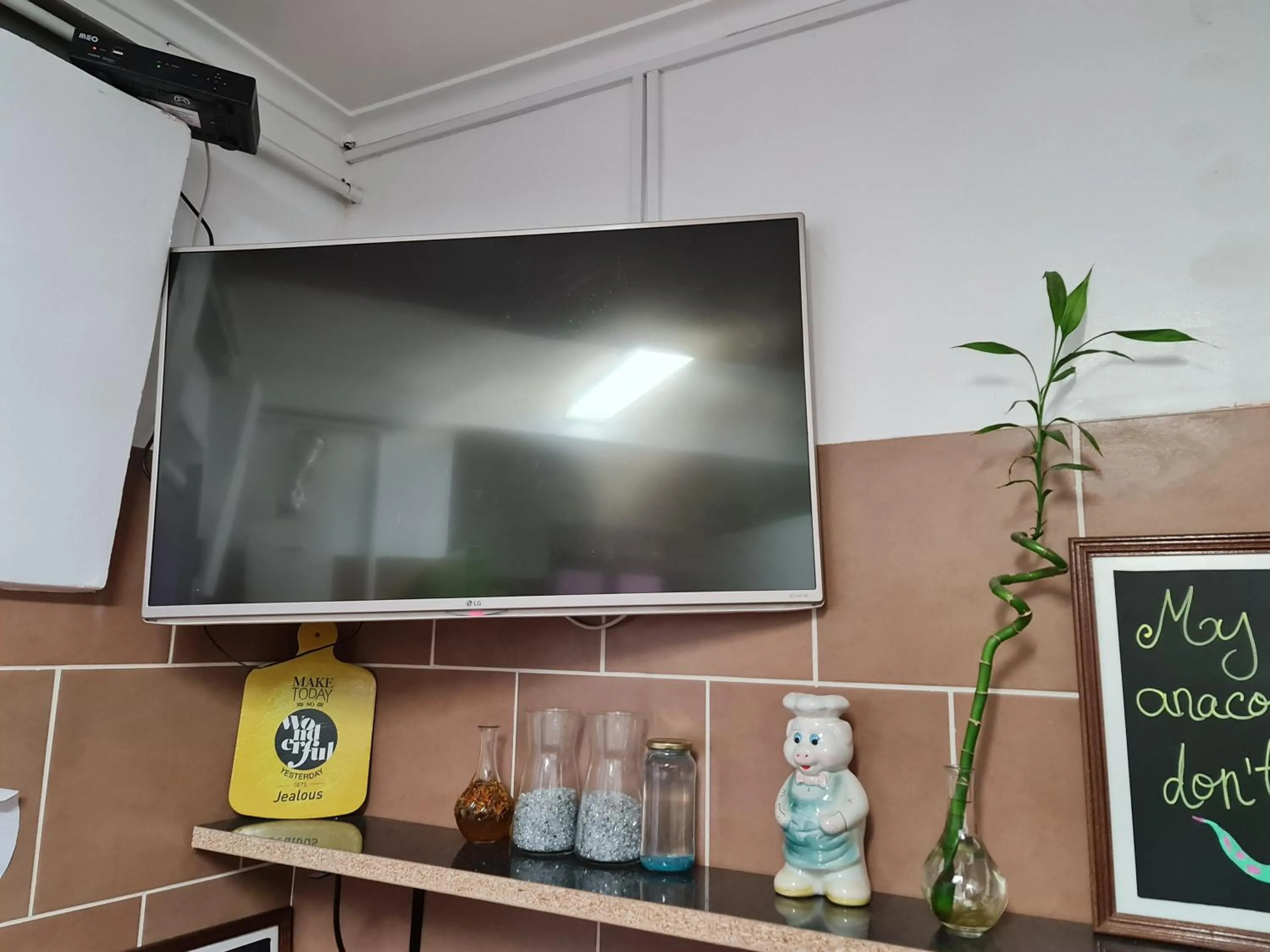 Shangri-La Hostel Anjos