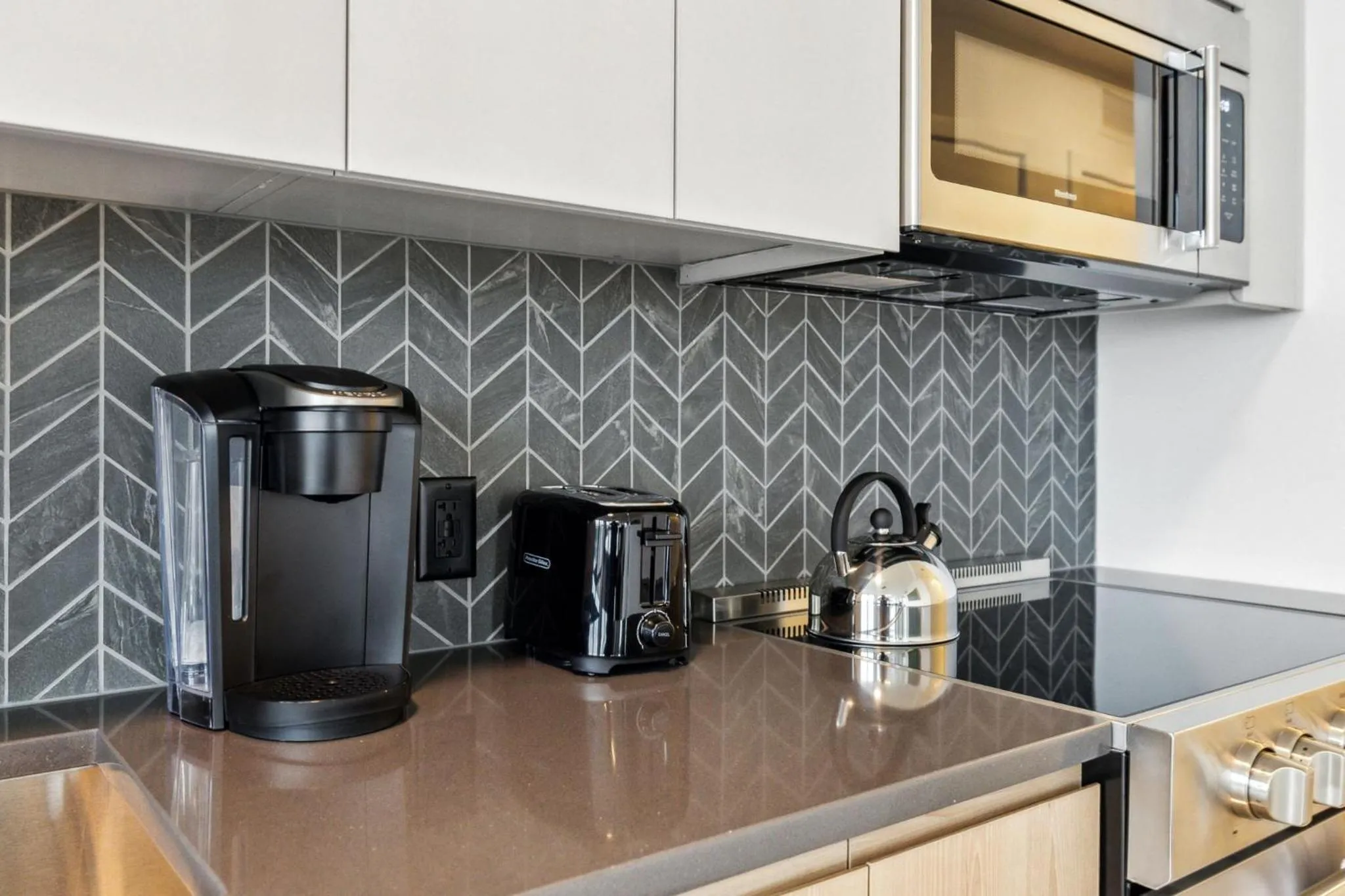 Kitchen or kitchenette in Placemakr Buzzard Point