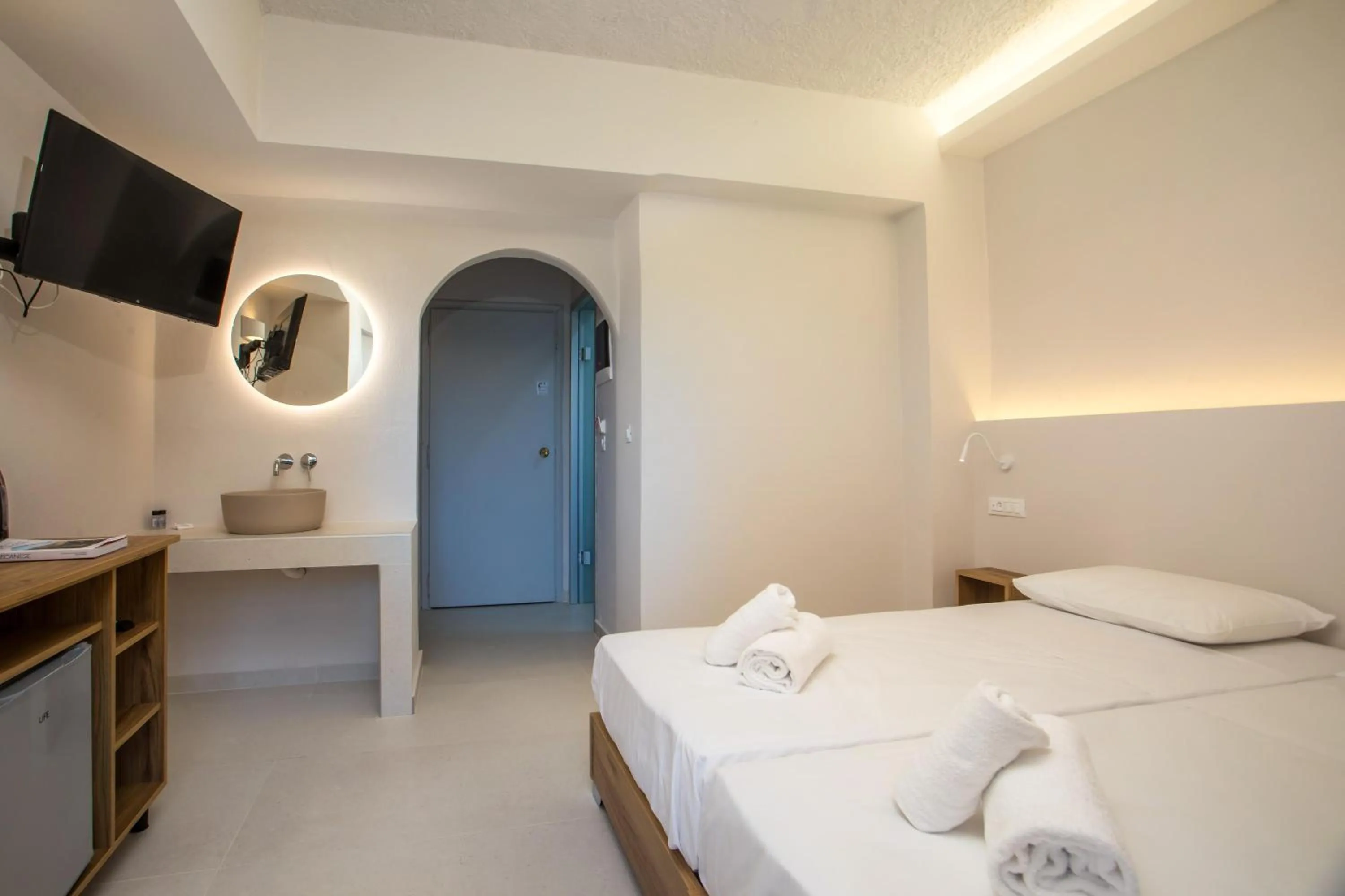 Photo of the whole room, Bed in Nikos BnB