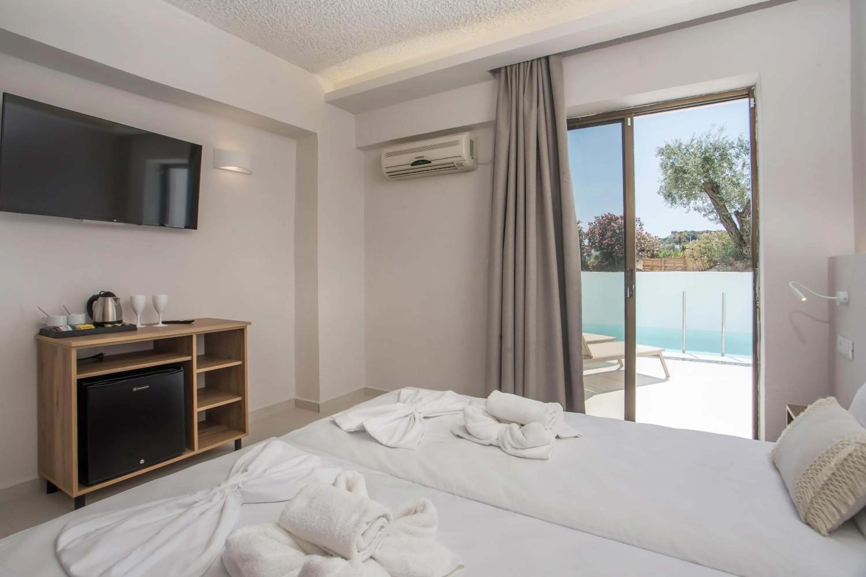 Photo of the whole room, Bed in Nikos BnB