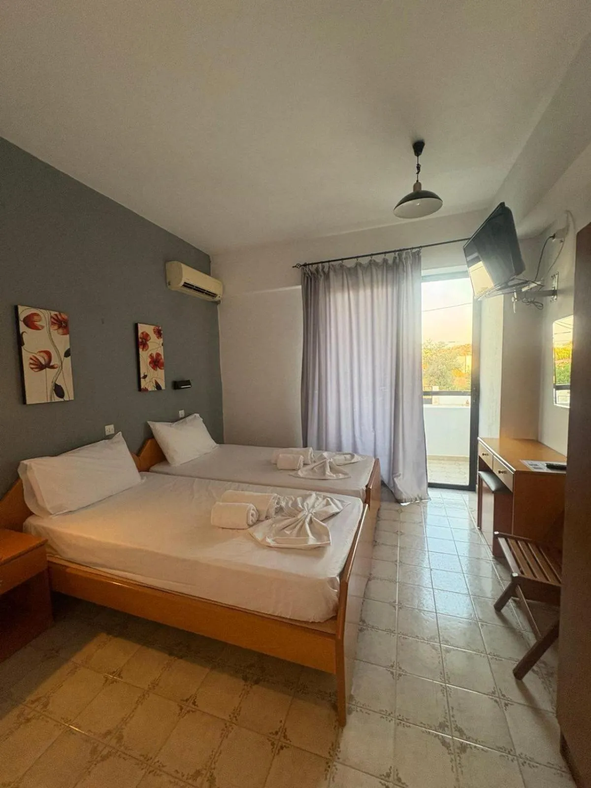 Photo of the whole room, Bed in Nikos BnB