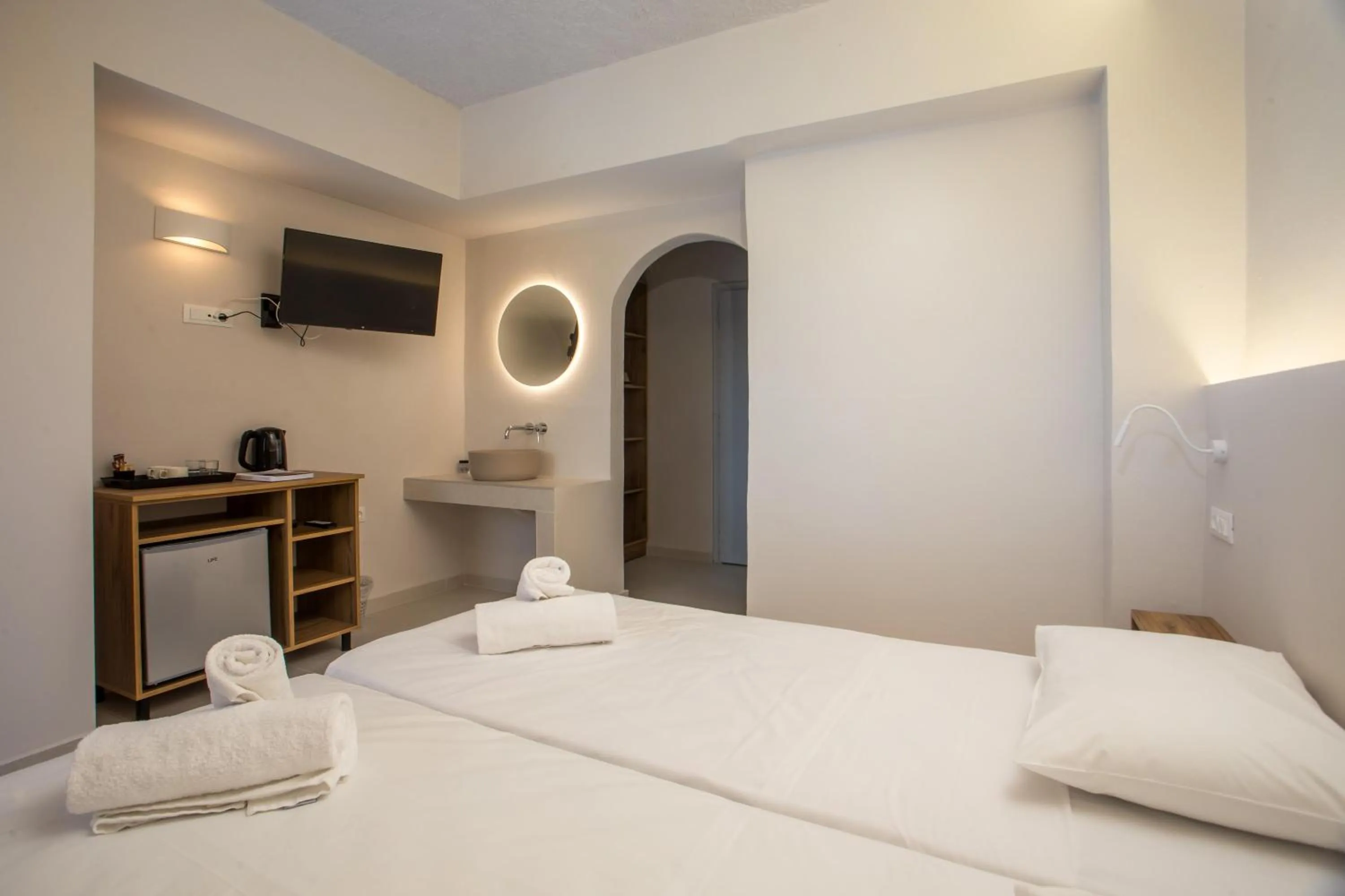 Photo of the whole room, Bed in Nikos BnB