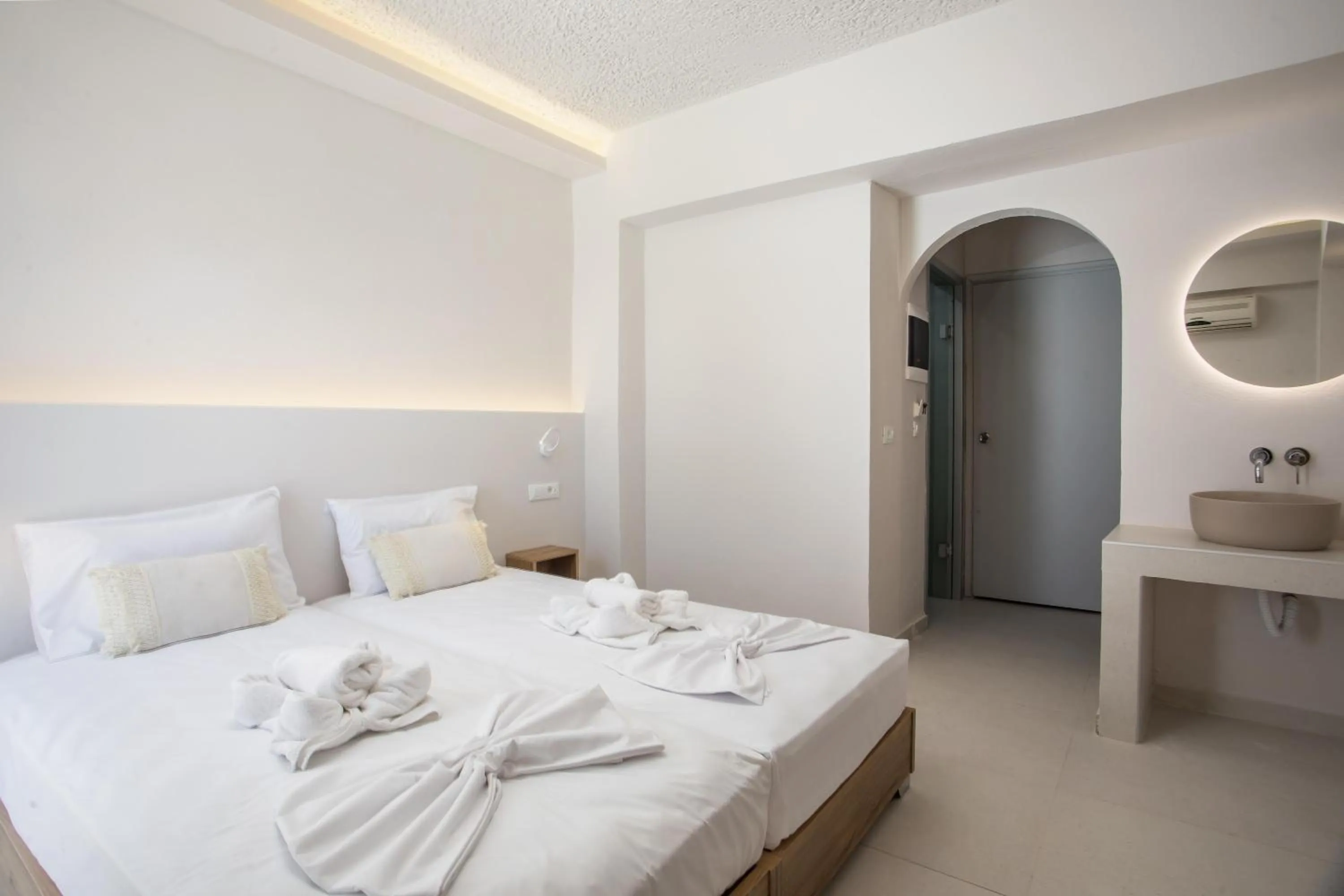 Photo of the whole room, Bed in Nikos BnB