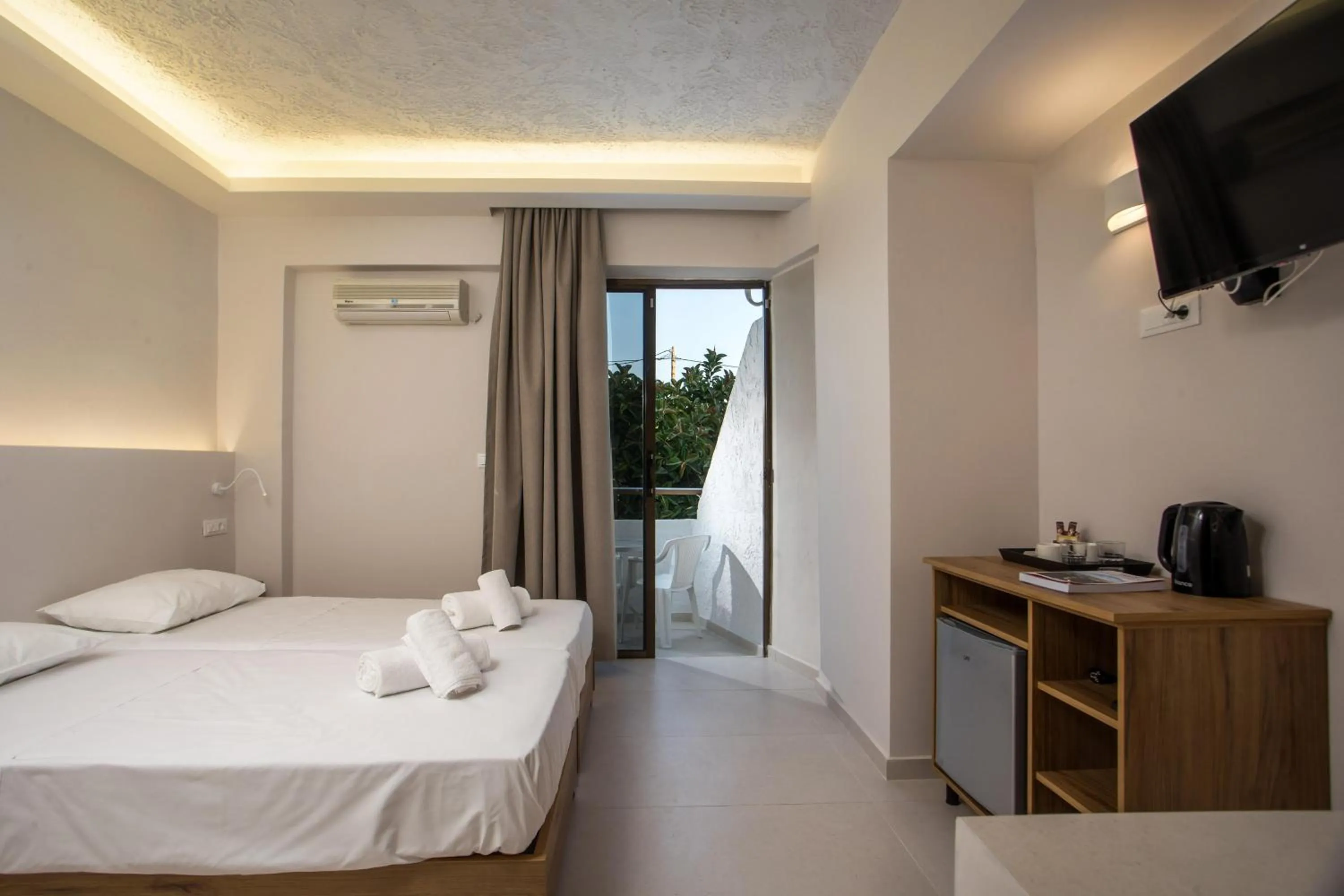 Photo of the whole room, Bed in Nikos BnB