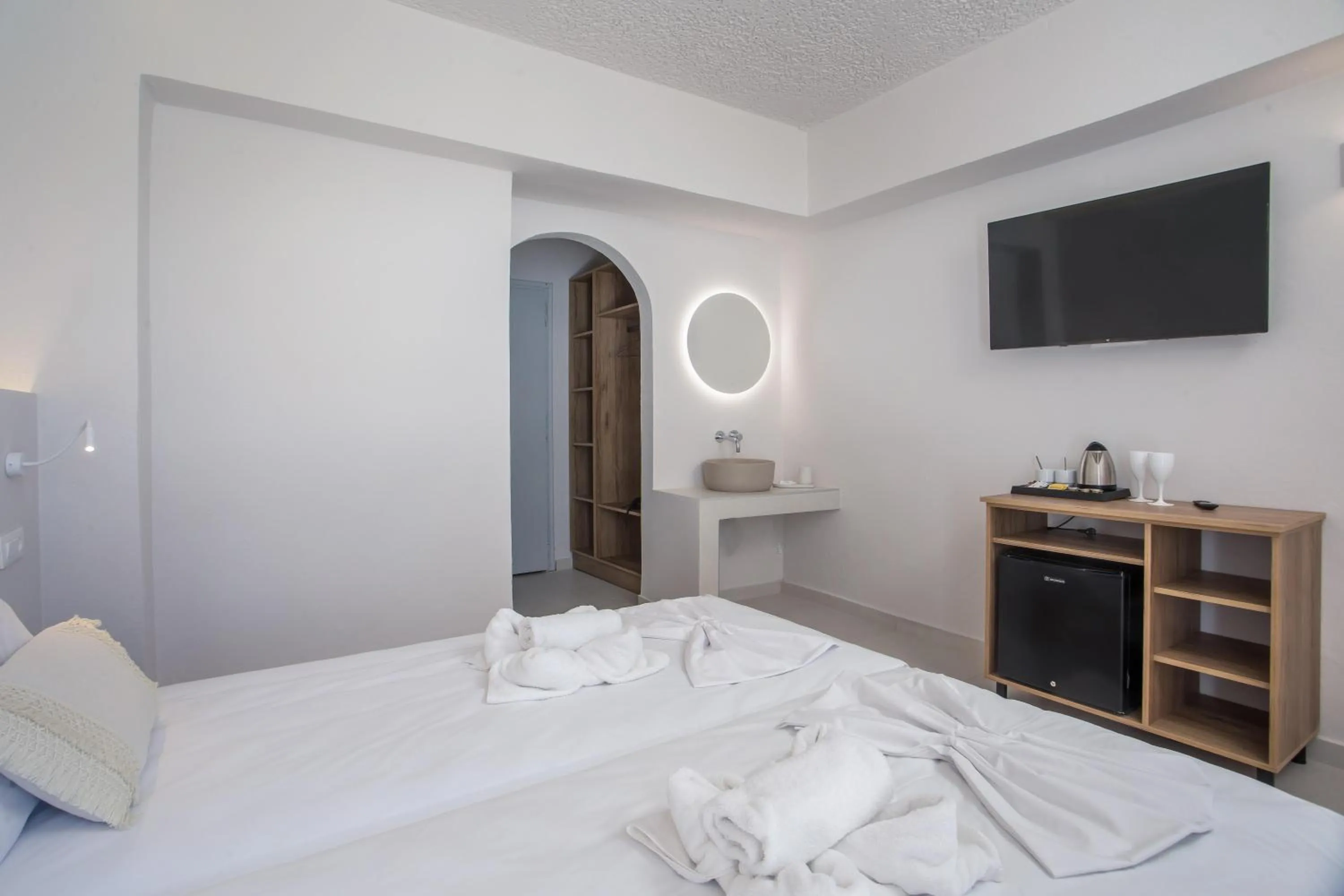 Photo of the whole room, Bed in Nikos BnB