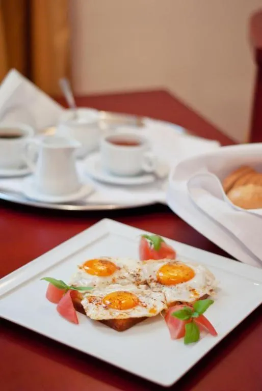 Restaurant/places to eat in Hotel Holiday Park