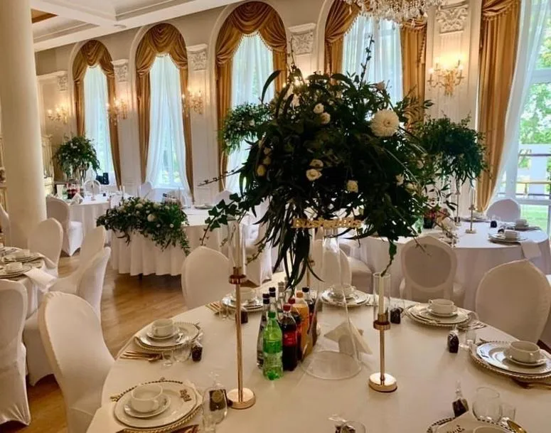 Restaurant/places to eat in Hotel Holiday Park