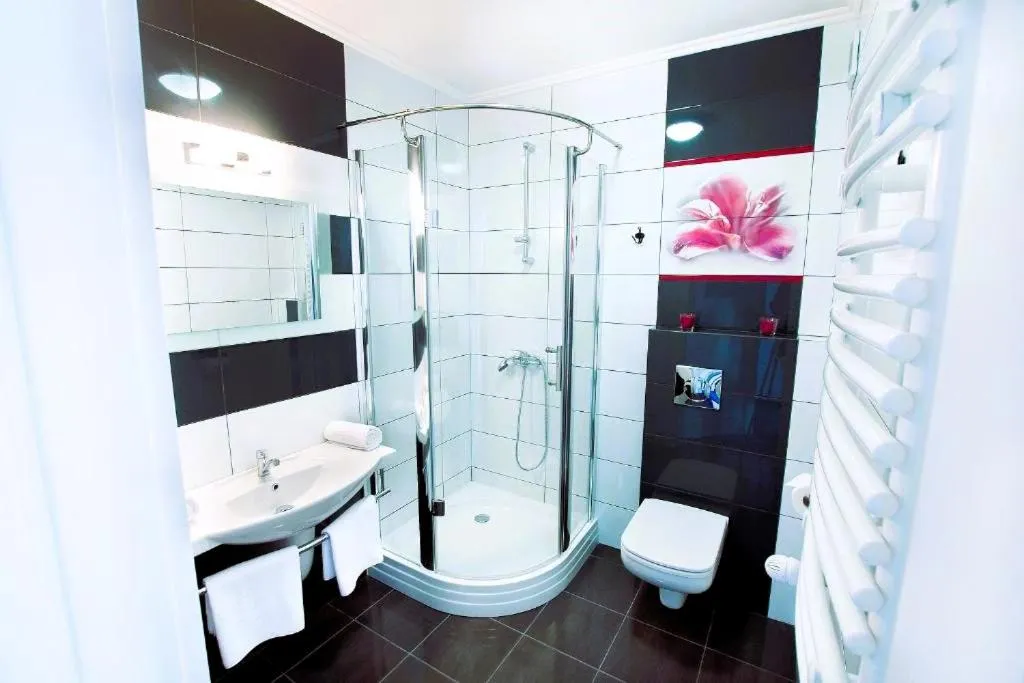 Shower in Portobello