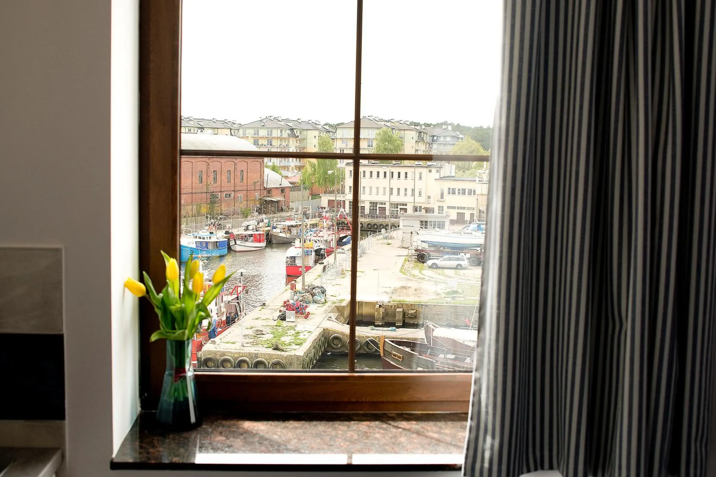 One-Bedroom Maisonette with Balcony And Harbor View in Portobello One-Bedroom Maisonette with Balcony And Harbor View in Portobello