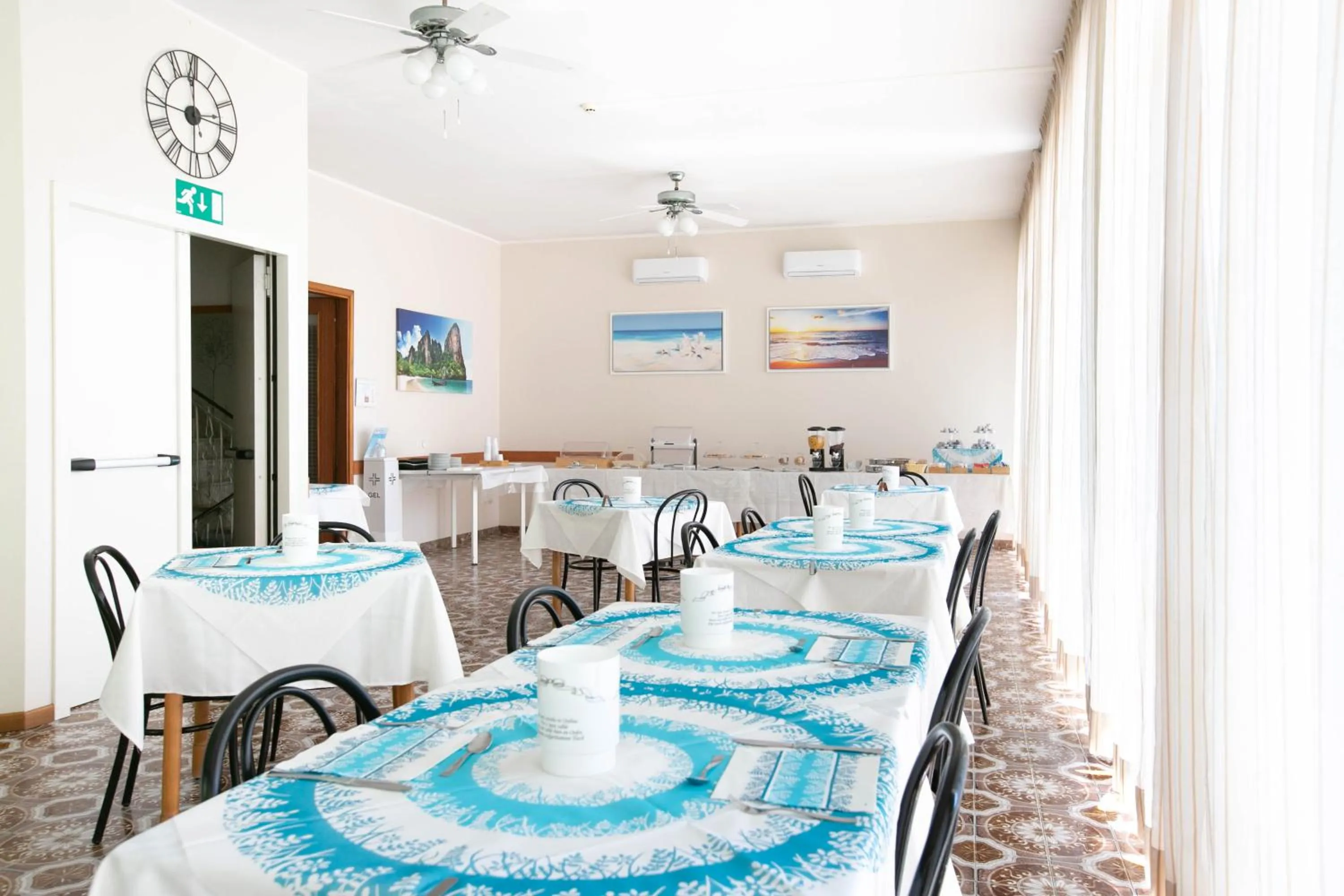 Restaurant/places to eat in Hotel Mara