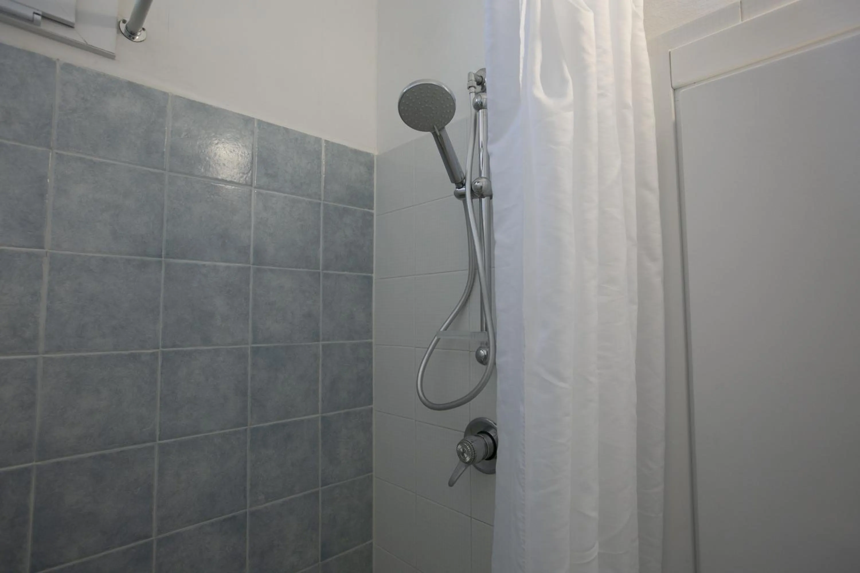 Shower in Hotel Mara