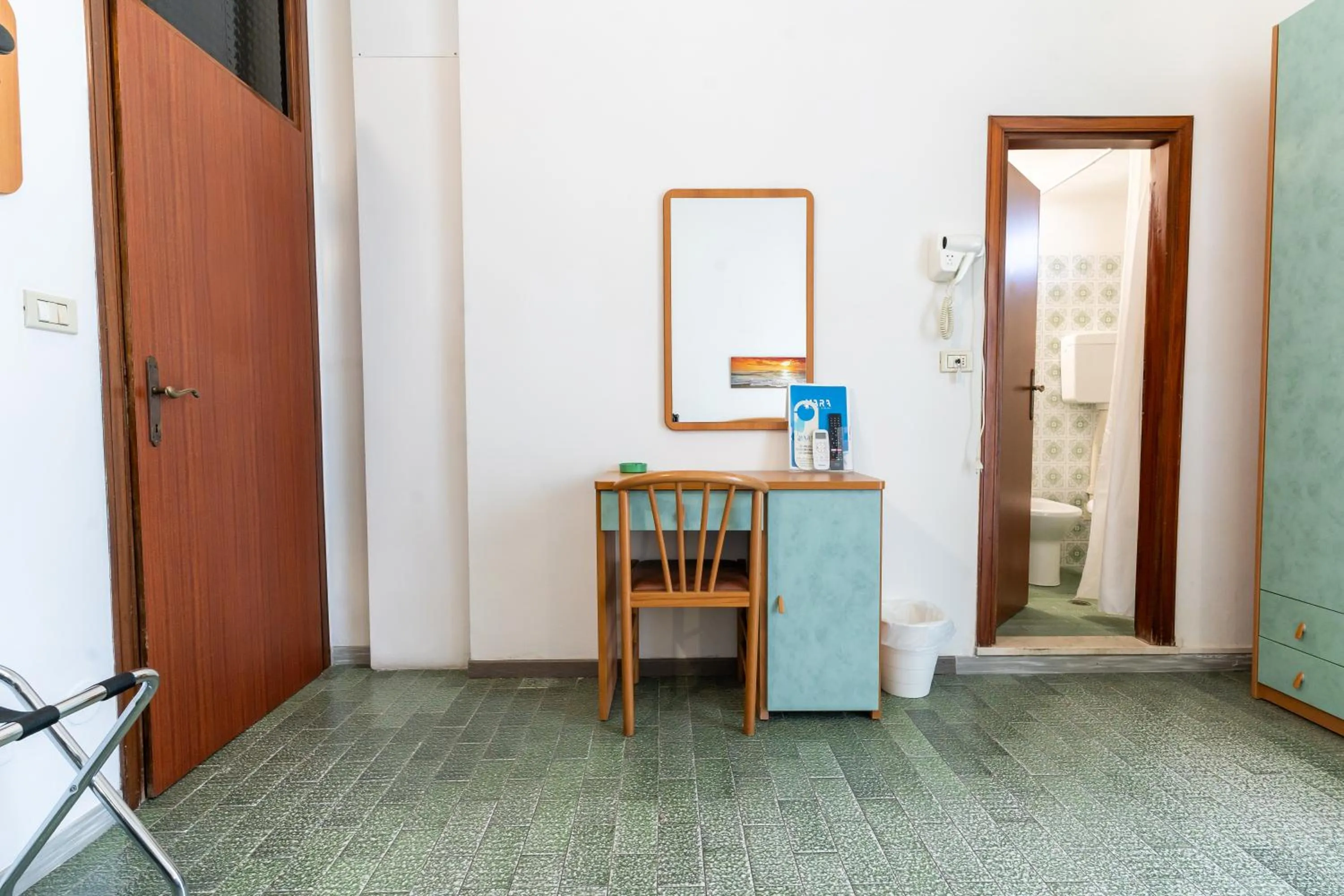 Photo of the whole room in Hotel Mara