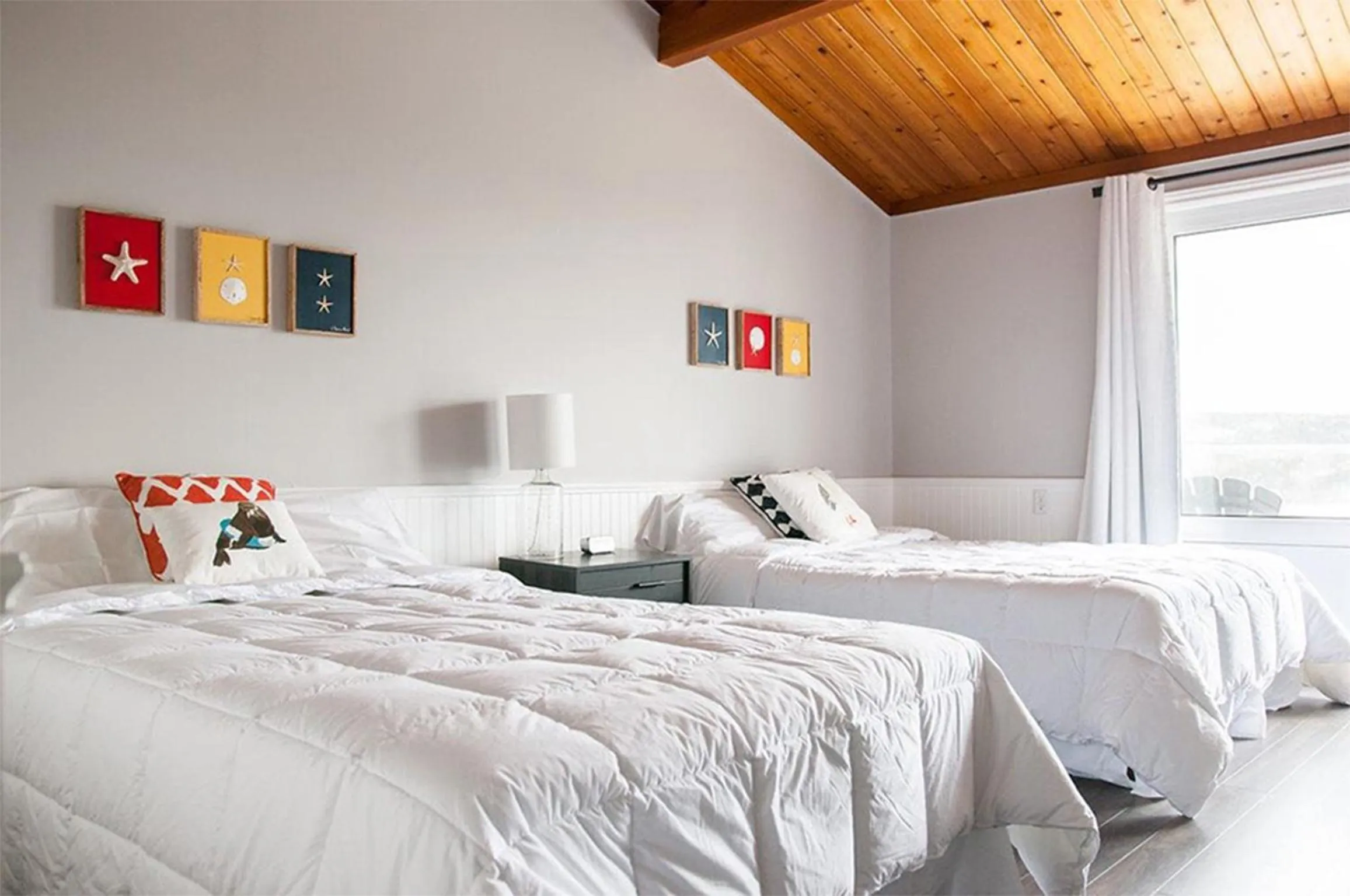 Photo of the whole room, Bed in The Iona Heights Inn