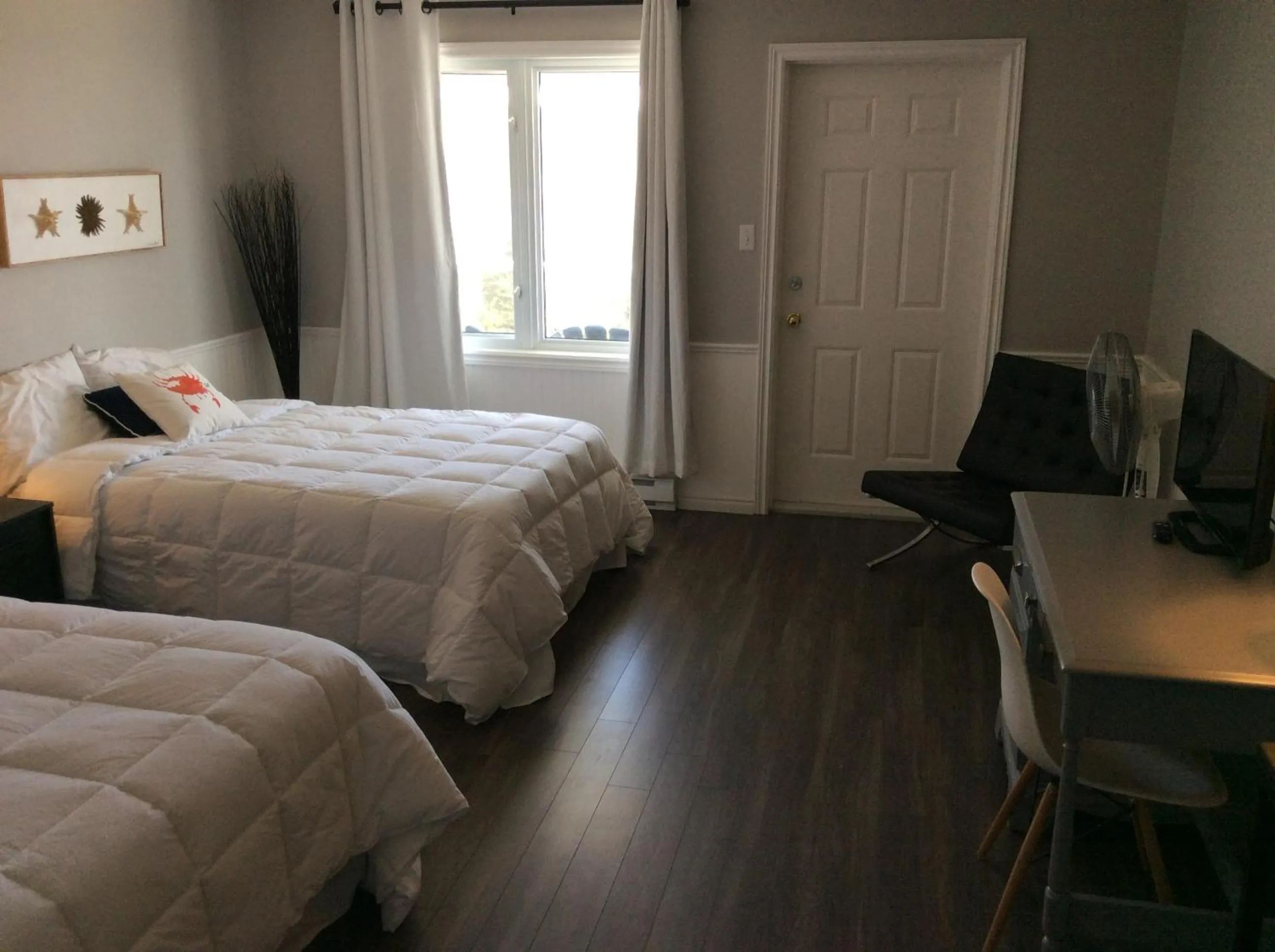 Day, Bed in The Iona Heights Inn