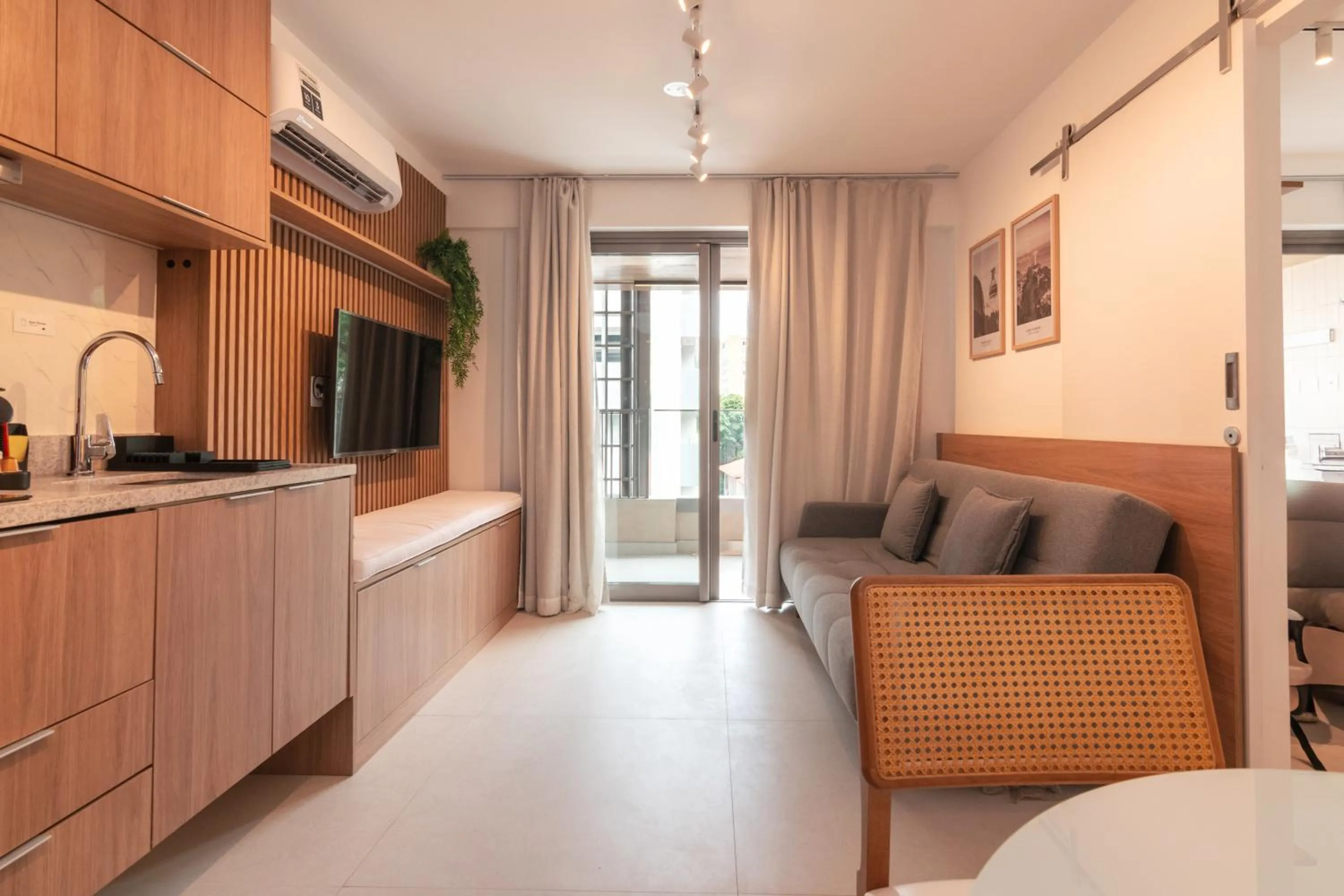 Day in Charlie Flora Jardim Botânico