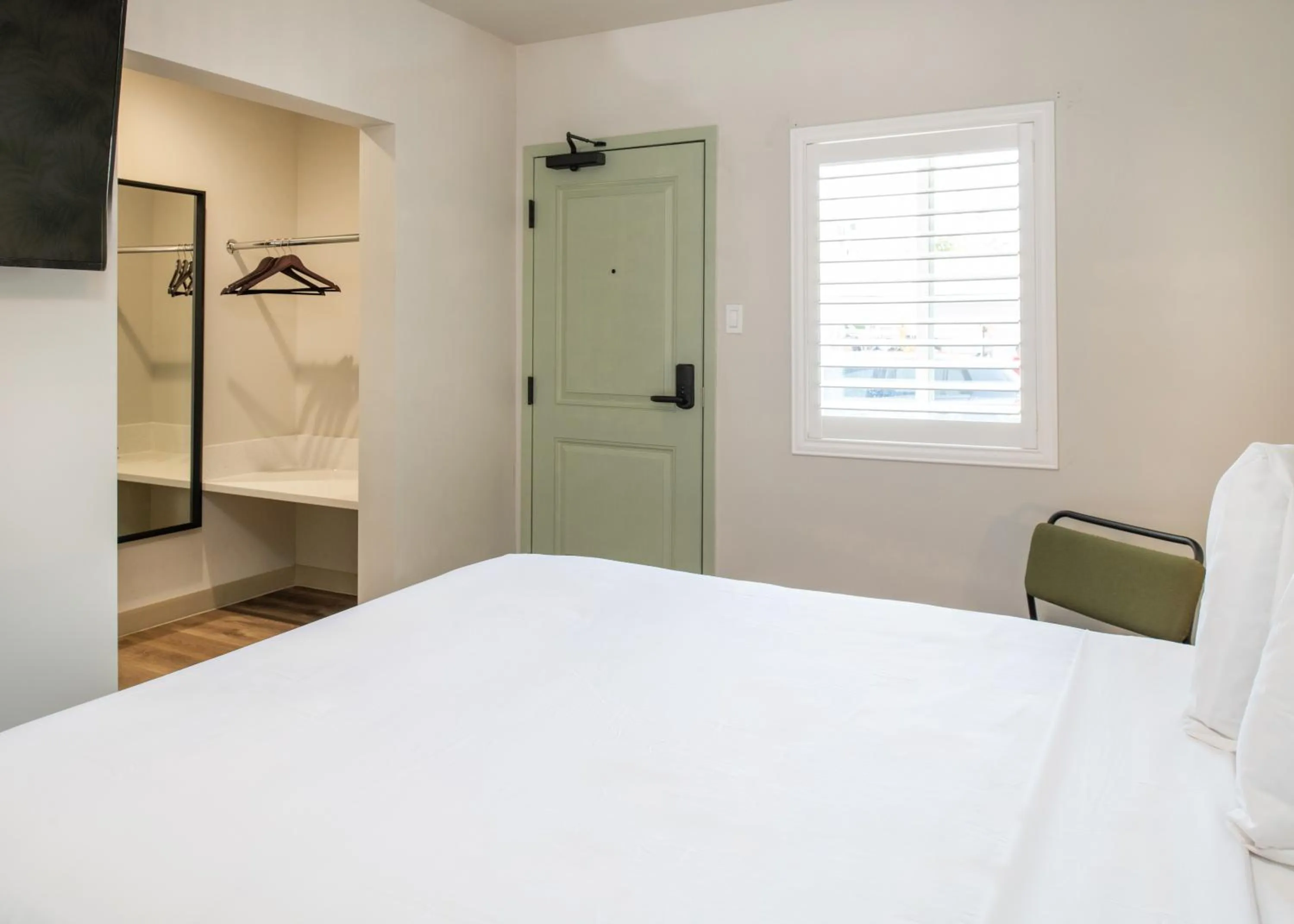 Bed in The LEEF Hotel