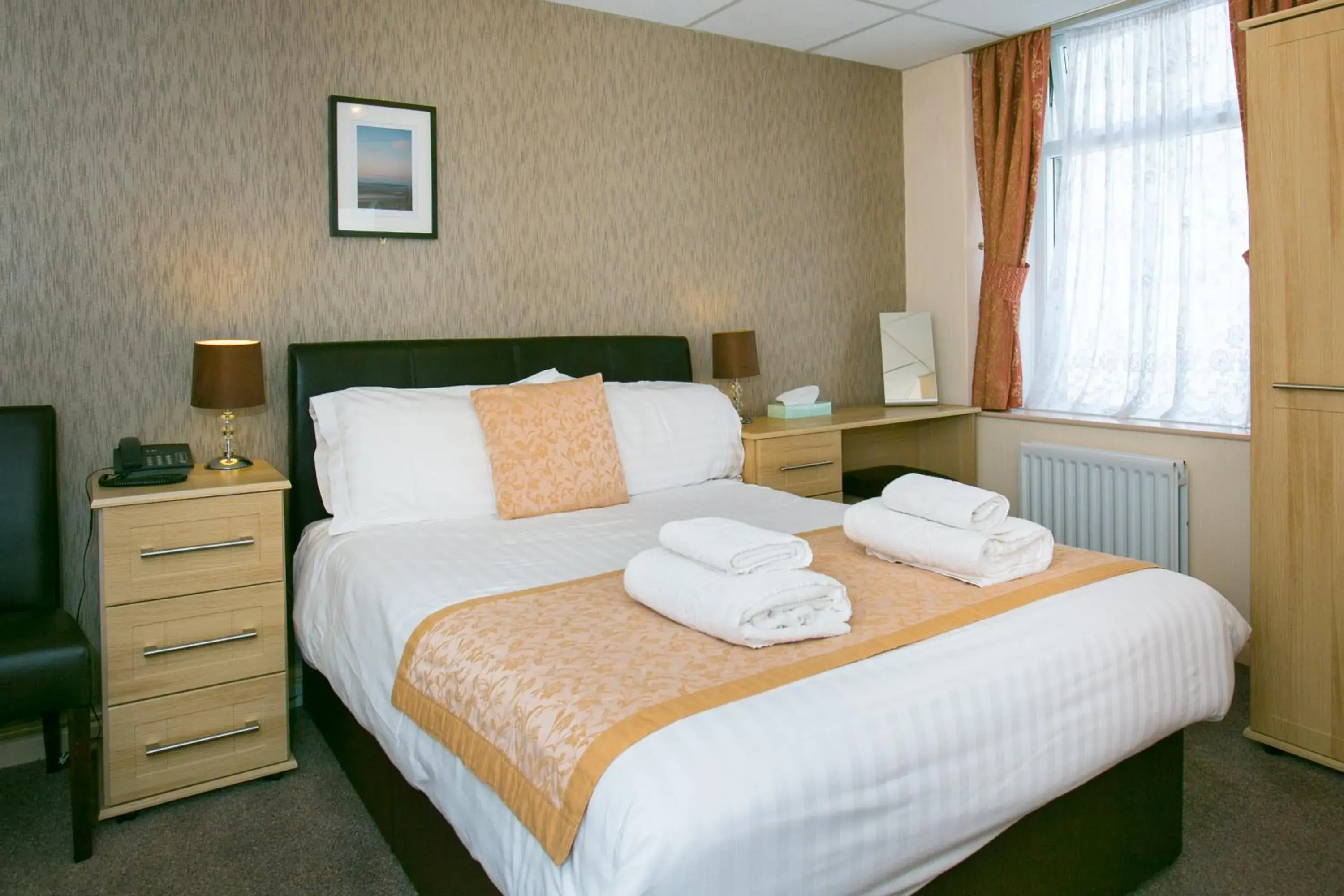 Small Double Room in The Auckland Hotel Small Double Room in The Auckland Hotel