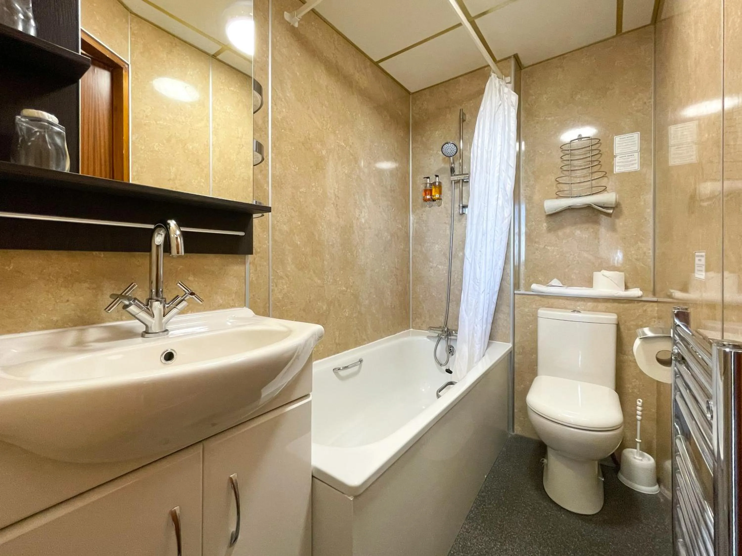 Bathroom in The Auckland Hotel