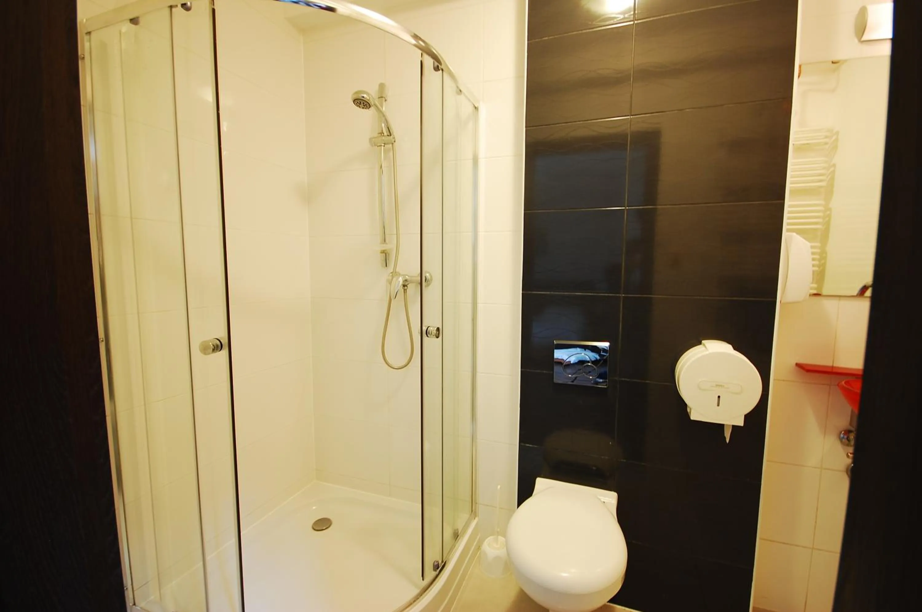 Shower in Hipnotic B&B