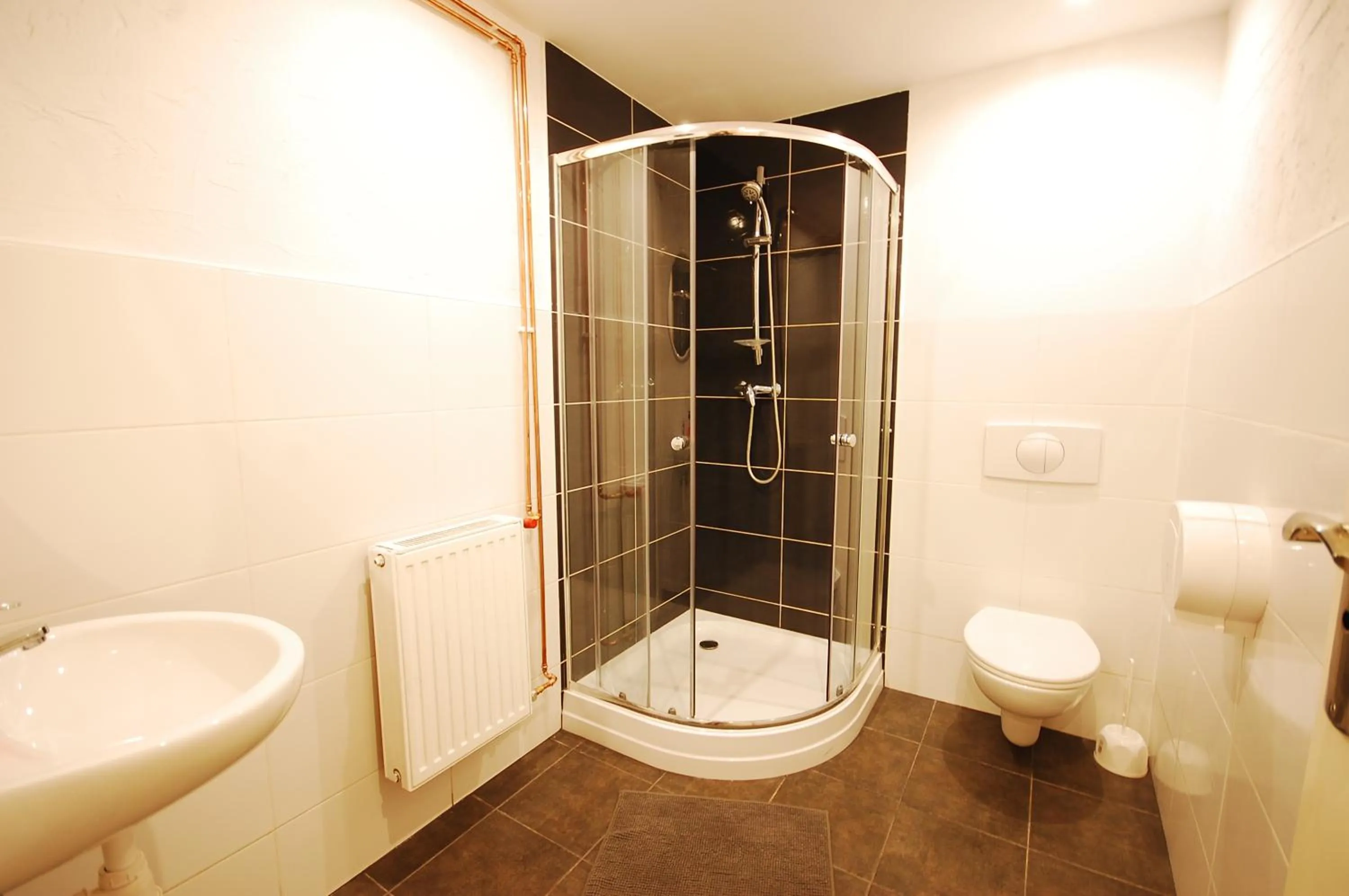 Shower in Hipnotic B&B