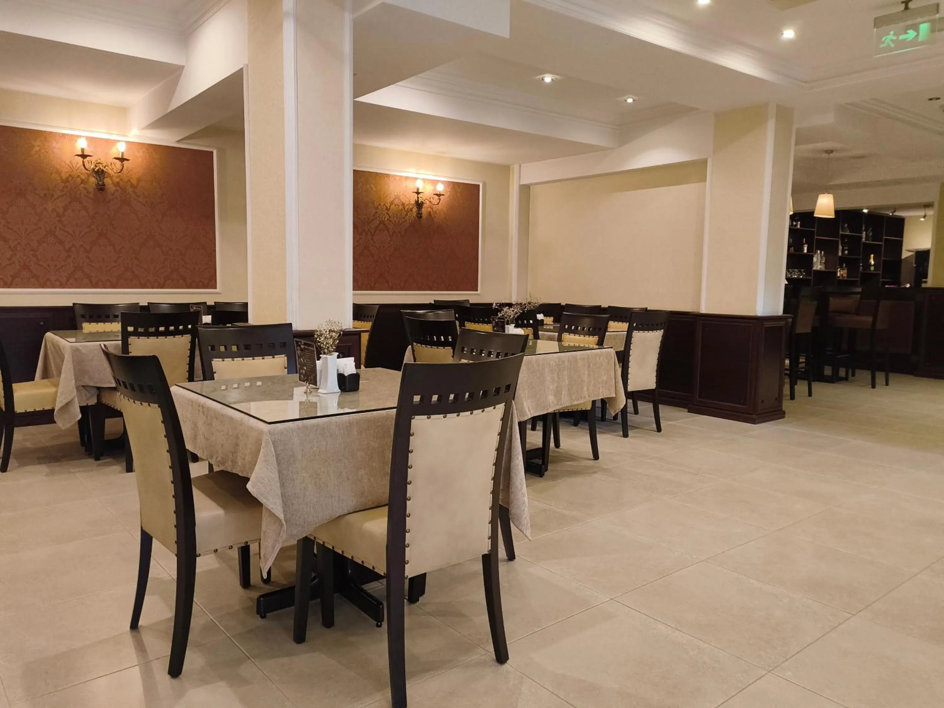 Restaurant/places to eat in Marionn Hotel