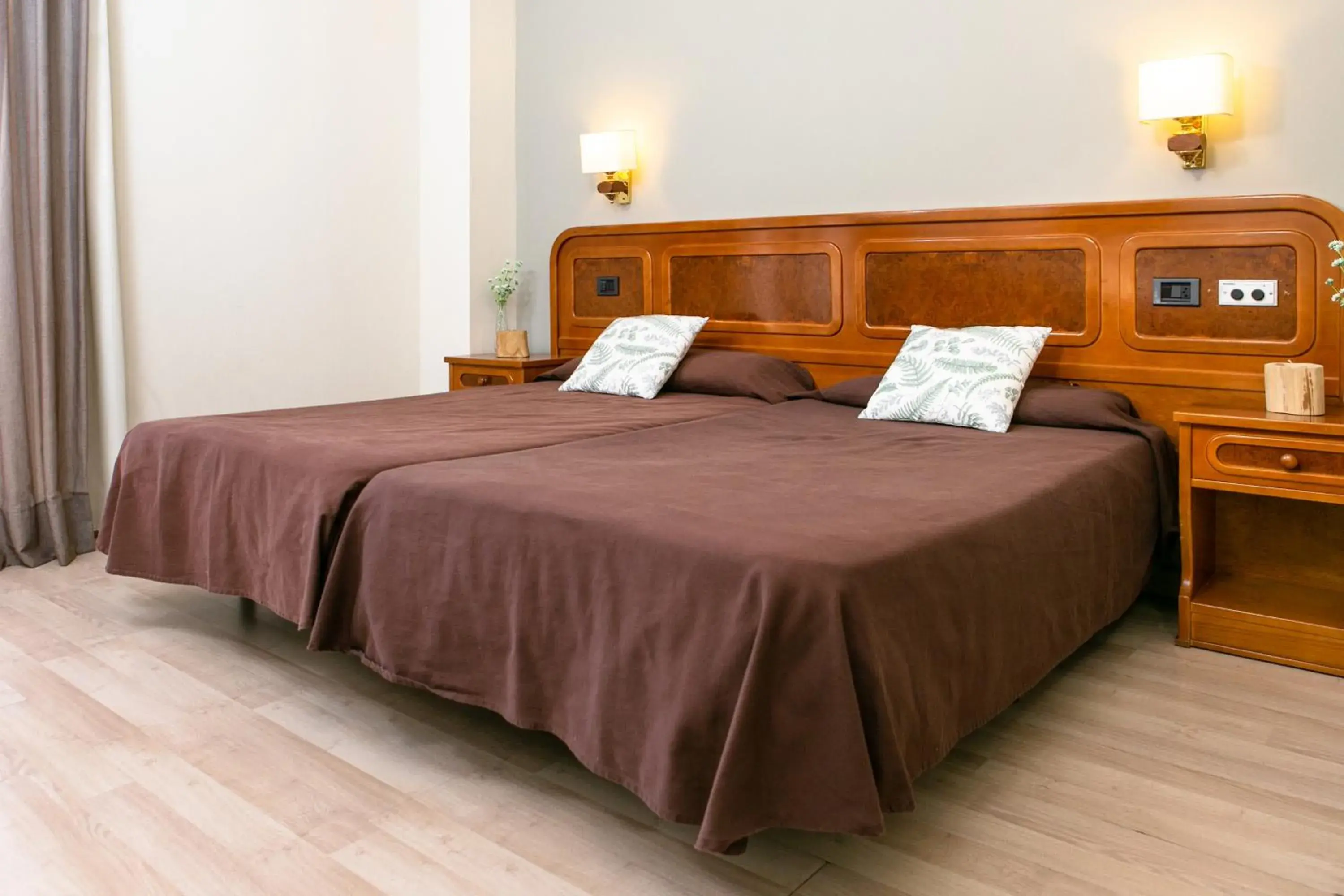 Superior Double Room with Balcony in Hotel SNÖ Condes del Pallars Superior Double Room with Balcony in Hotel SNÖ Condes del Pallars