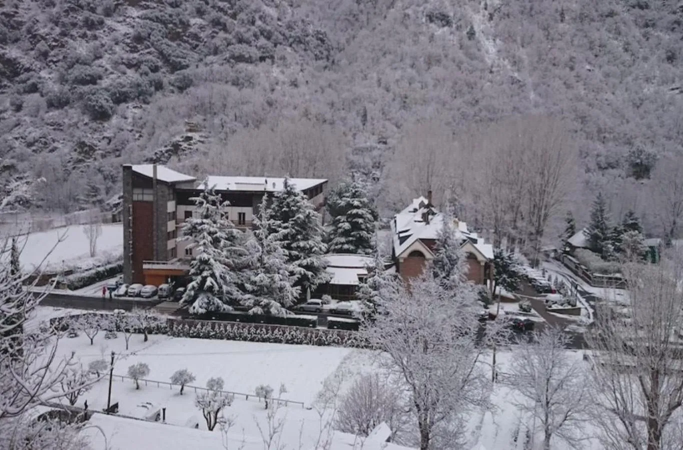 Property building in Hotel SNÖ Condes del Pallars