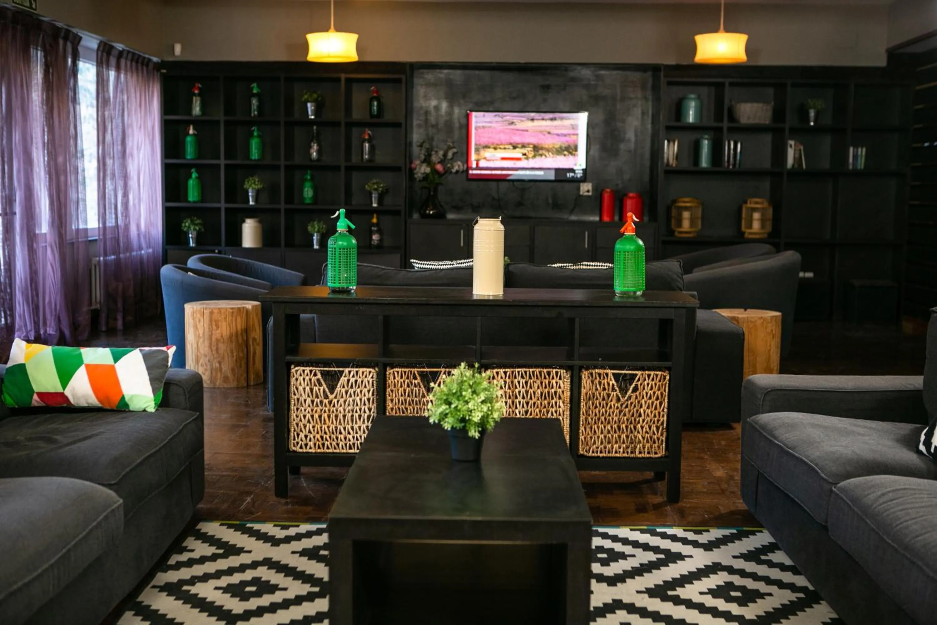 Communal lounge/ TV room in Hotel SNÖ Condes del Pallars