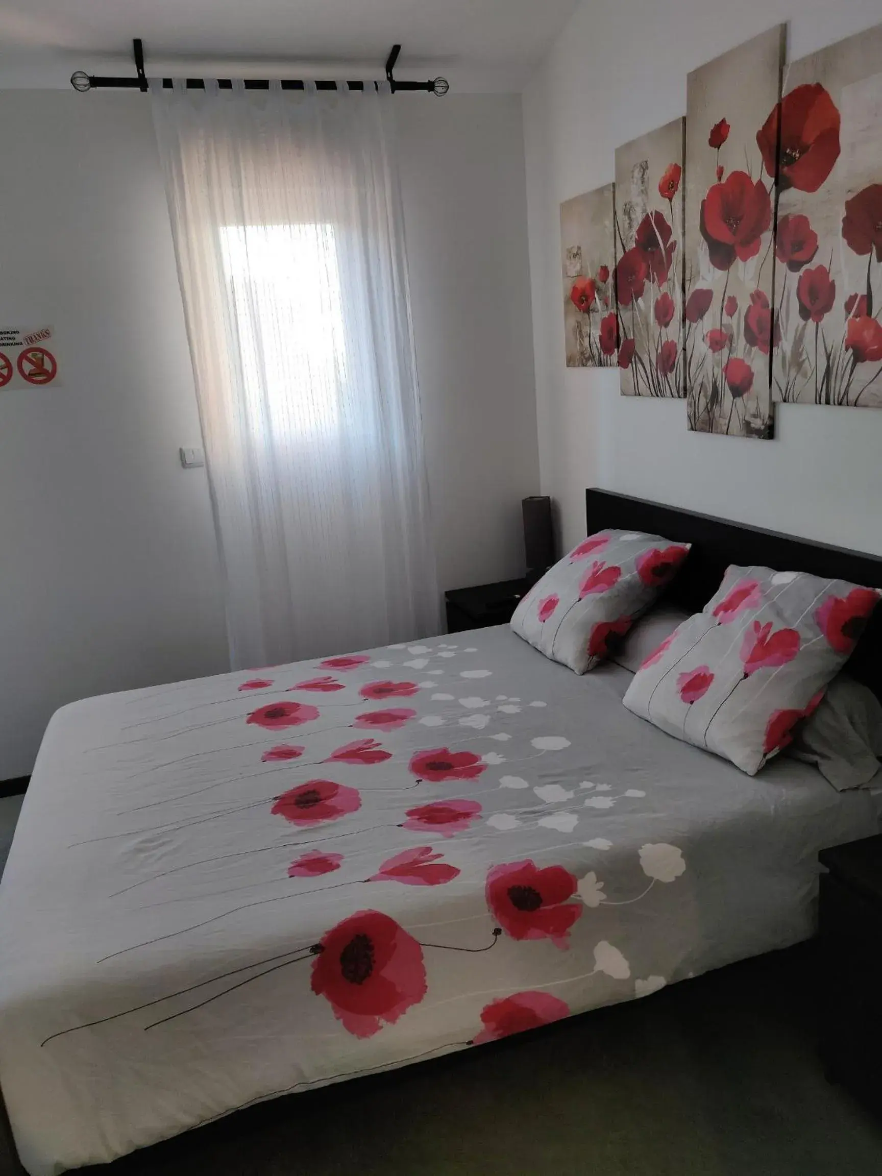 Double Room with Pool View in Les Terrasses de Valensole Double Room with Pool View in Les Terrasses de Valensole