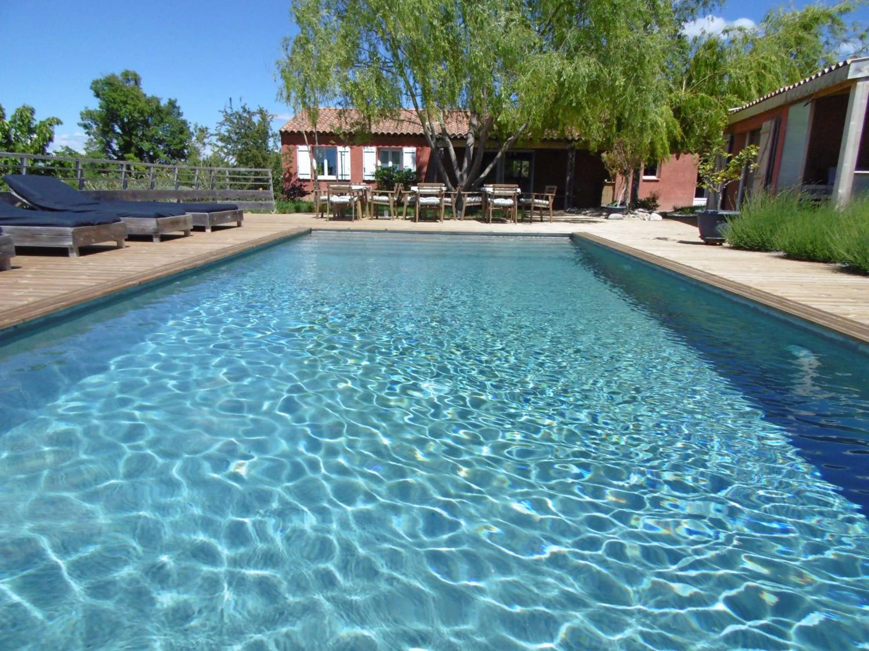 Swimming pool in Les Terrasses de Valensole