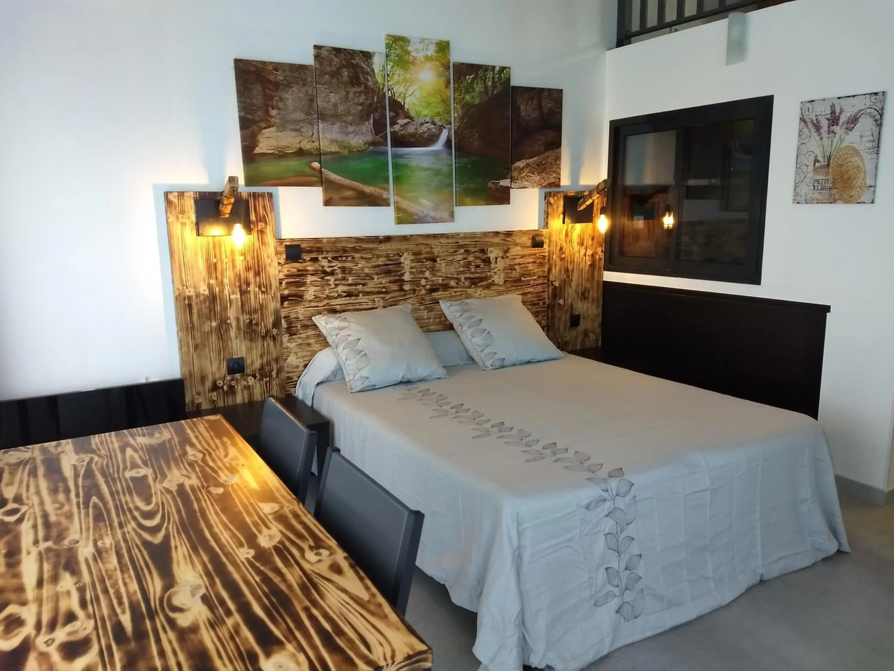 Comfort Quadruple Room in Les Terrasses de Valensole Comfort Quadruple Room in Les Terrasses de Valensole