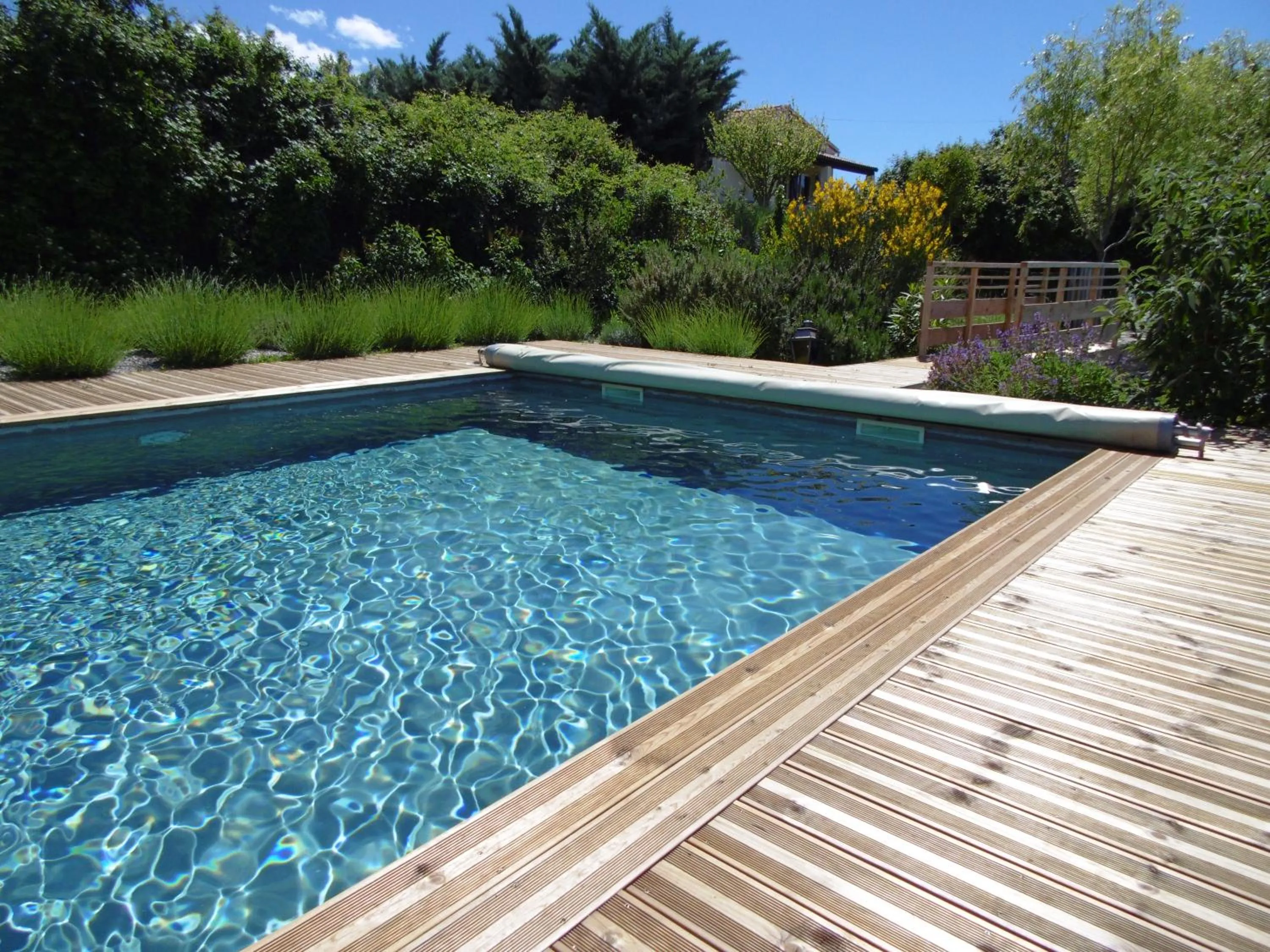 Swimming pool in Les Terrasses de Valensole