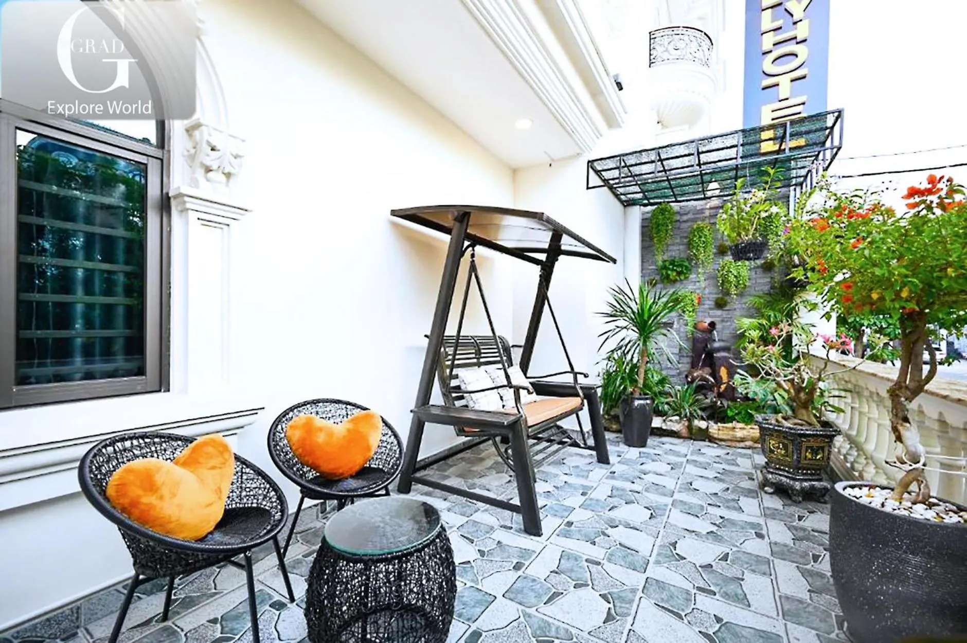 Patio in Ly Ly Hotel 2