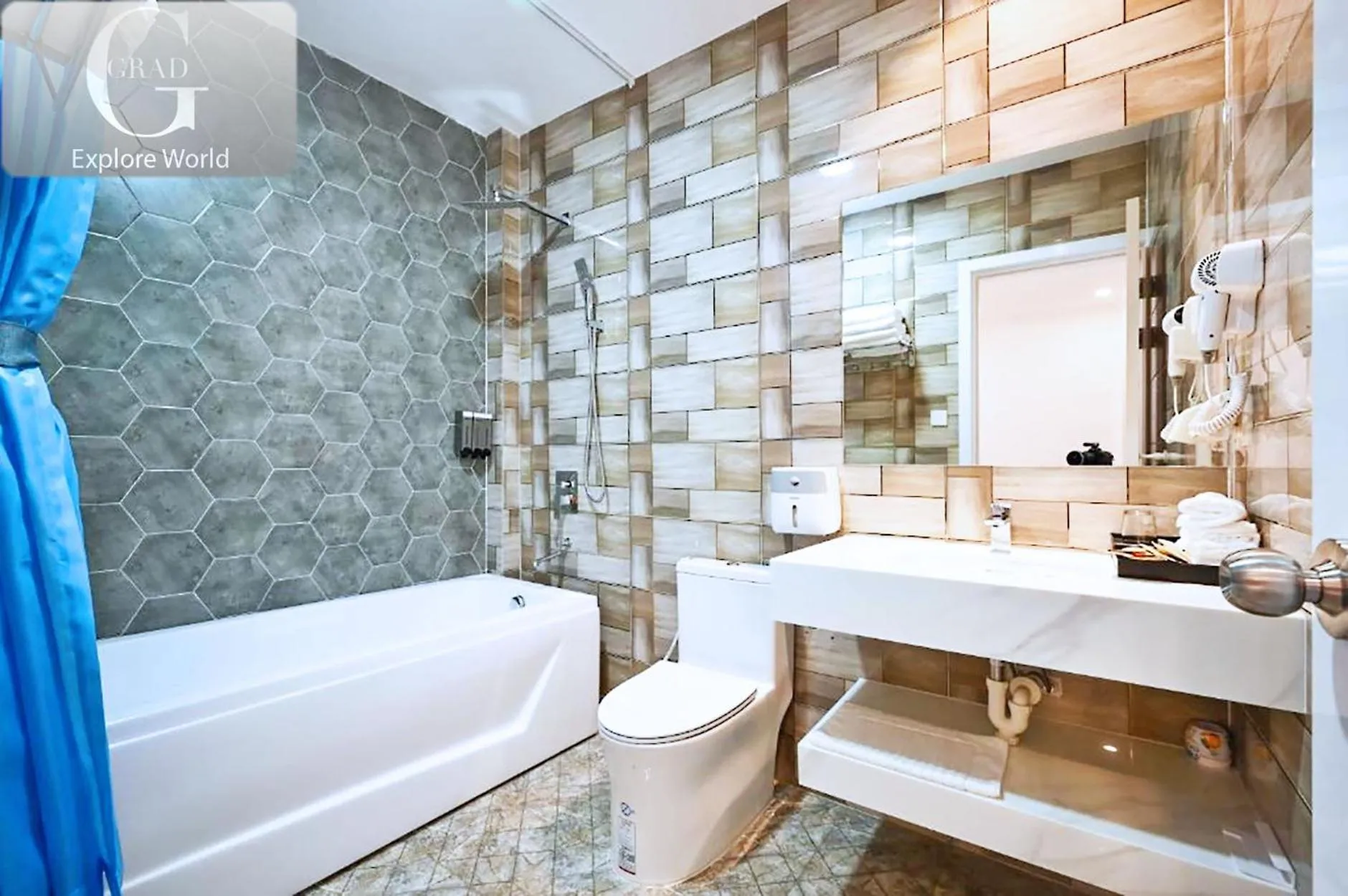 Shower in Ly Ly Hotel 2