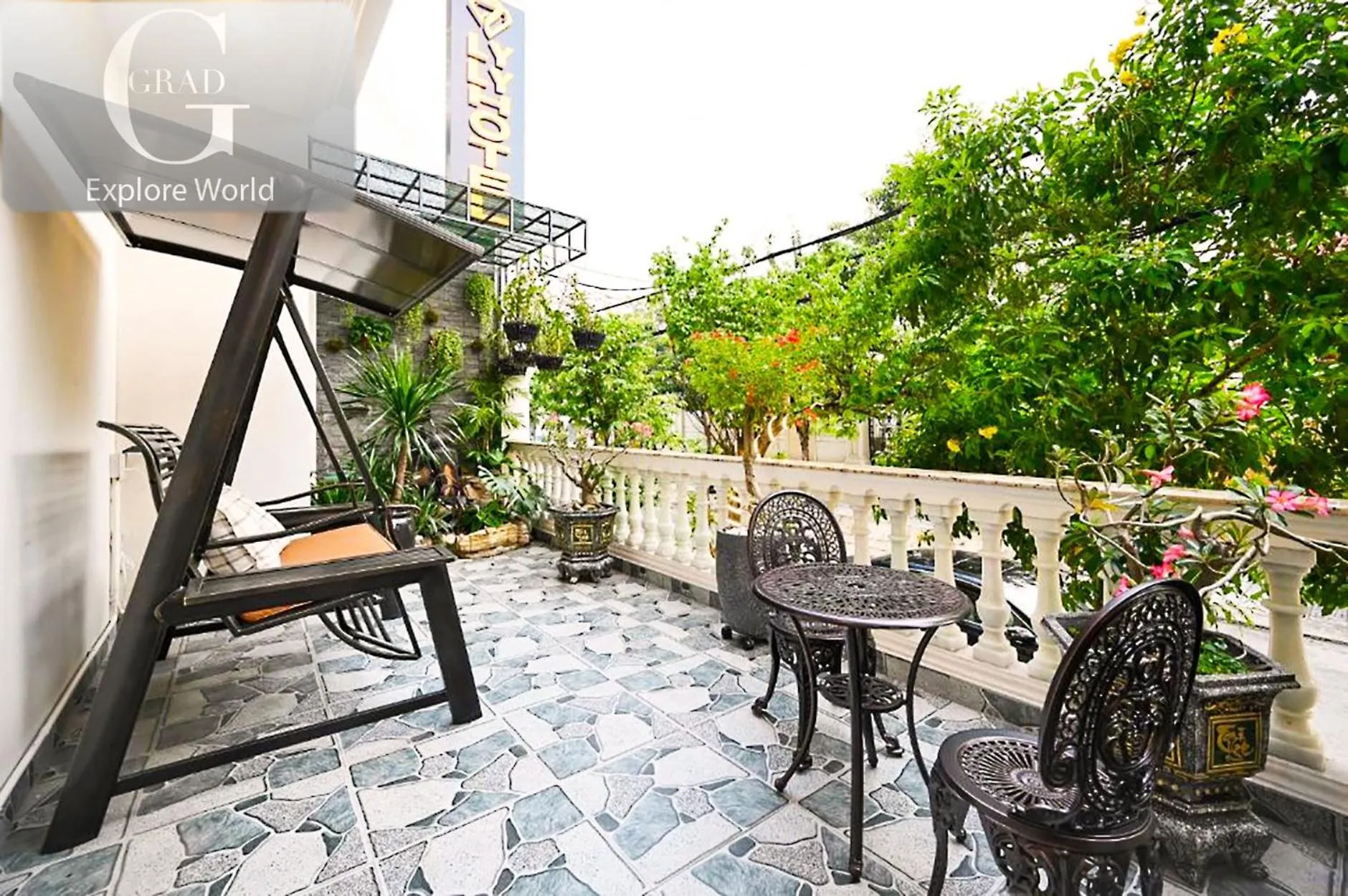 Patio in Ly Ly Hotel 2