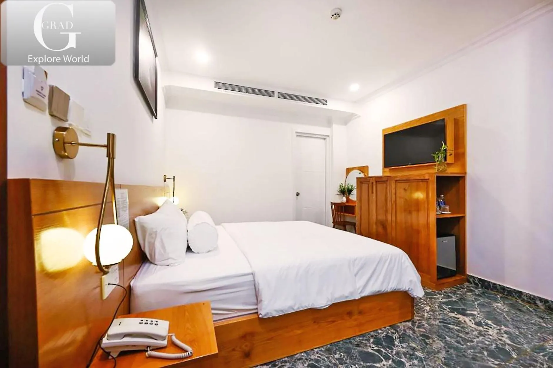 Bed in Ly Ly Hotel 2