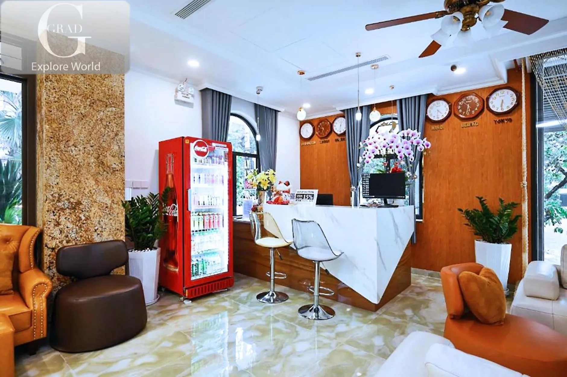 Communal lounge/ TV room in Ly Ly Hotel 2