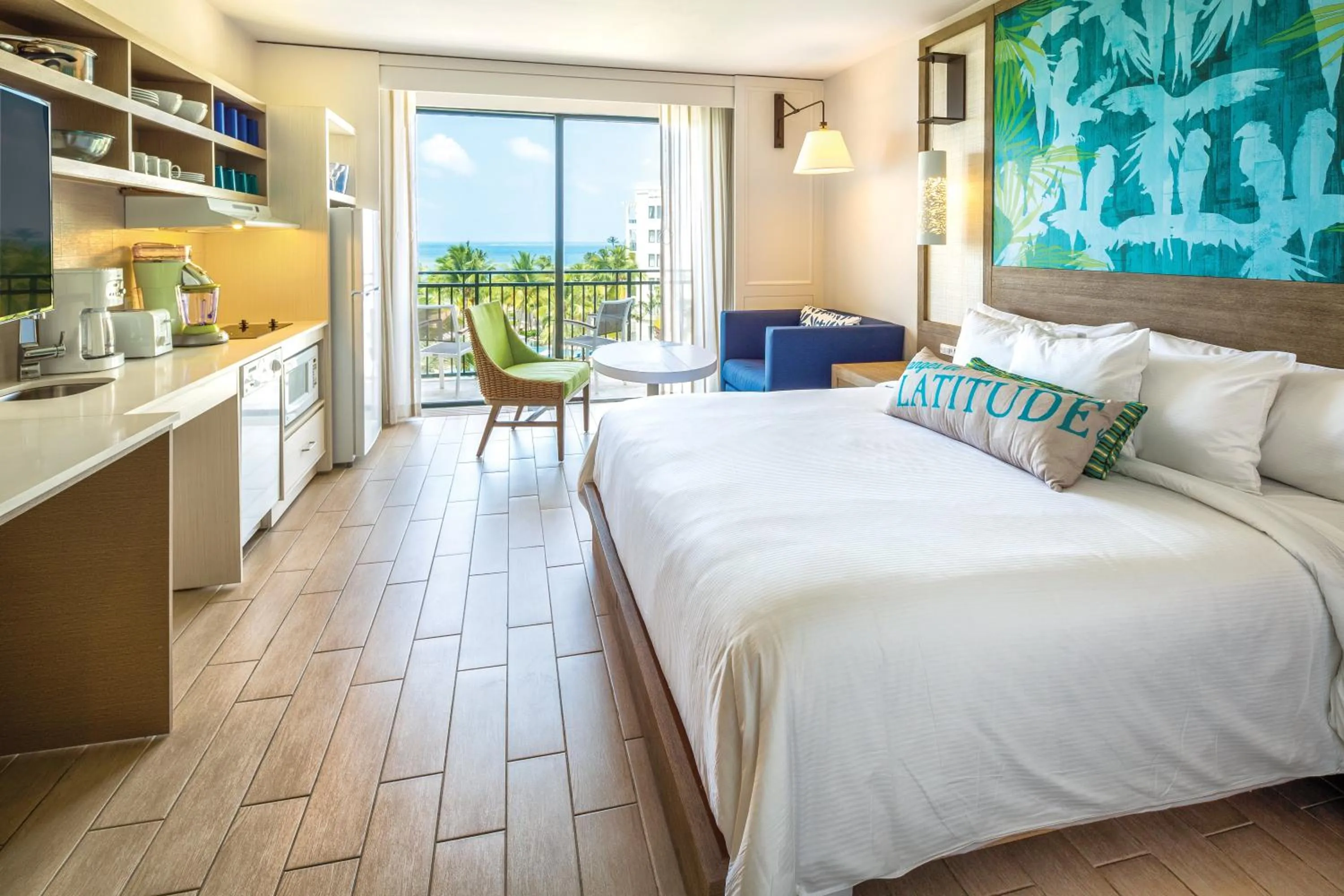 Living room, Bed in Margaritaville Vacation Club - Rio Mar